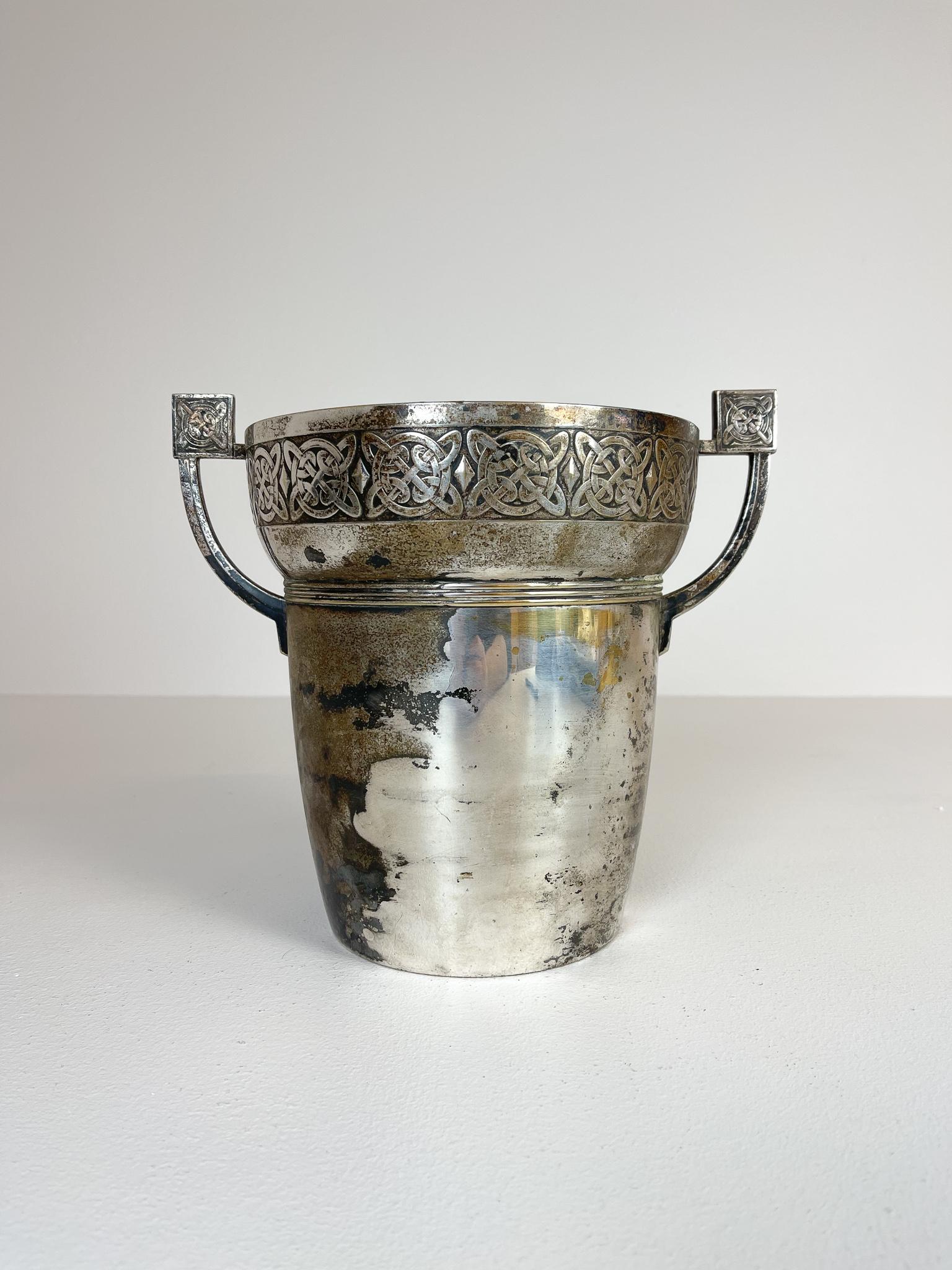 This champagne cooler is made in nickel silver and has a genuinely nice relief pattern and is crafted by hand.

Good condition with annealing that we have leaving bee to give authenticity to the piece. 


Measure: H 22, D 27 cm.