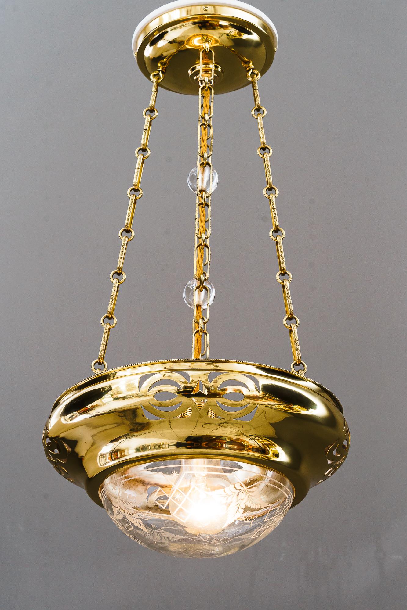 Lampadario Art Deco anni '20 circa con bellissimo paralume in vetro vienna anni '20 circa in vendita 2