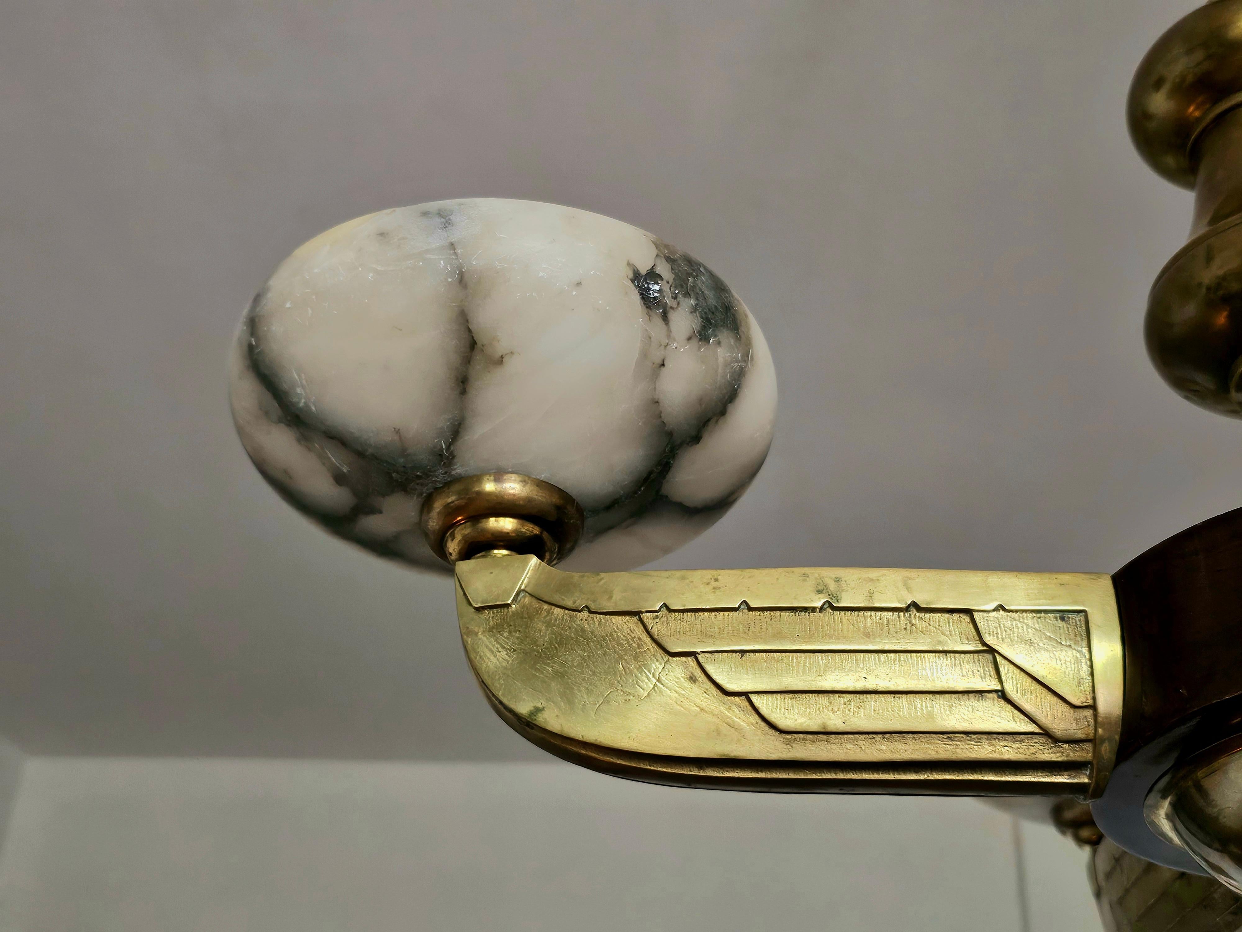 Lustre Art Déco attr. à l'Atelier Petitot en bronze, noyer et albâtre Bon état - En vente à Beograd, RS