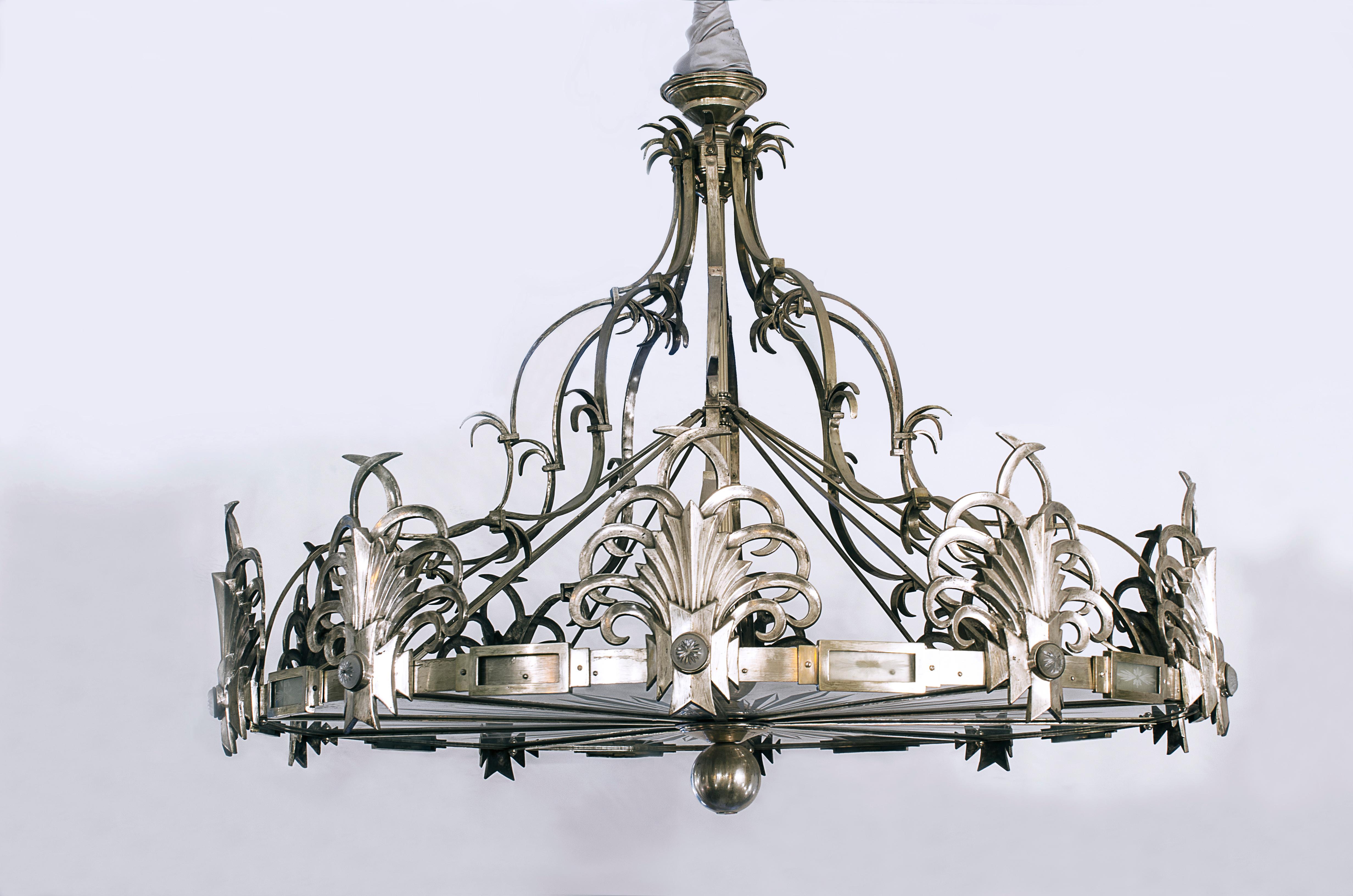 Art Deco chandelier made of bronze, silver plated with acid etched glass and carved glass on the outside.

It belonged to the “Ex Cine Teatro Opera” of Lanús. The cinema worked in the 50s, located in the former Av Pavón 4319, today Av. Hipolito
