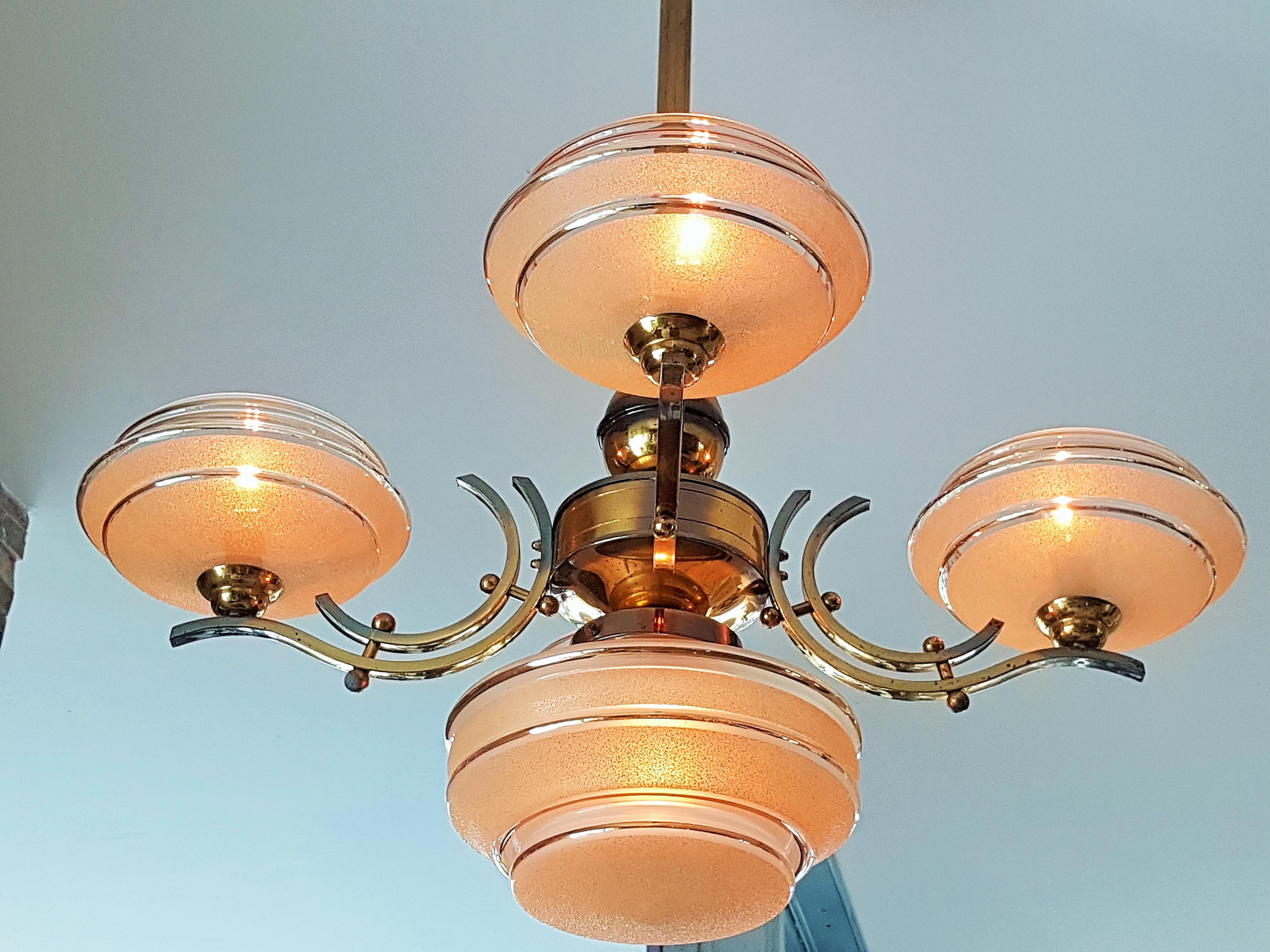 Art Deco Chandelier Brass, Opalescent Yellow Glass, France, 1935 For Sale 4
