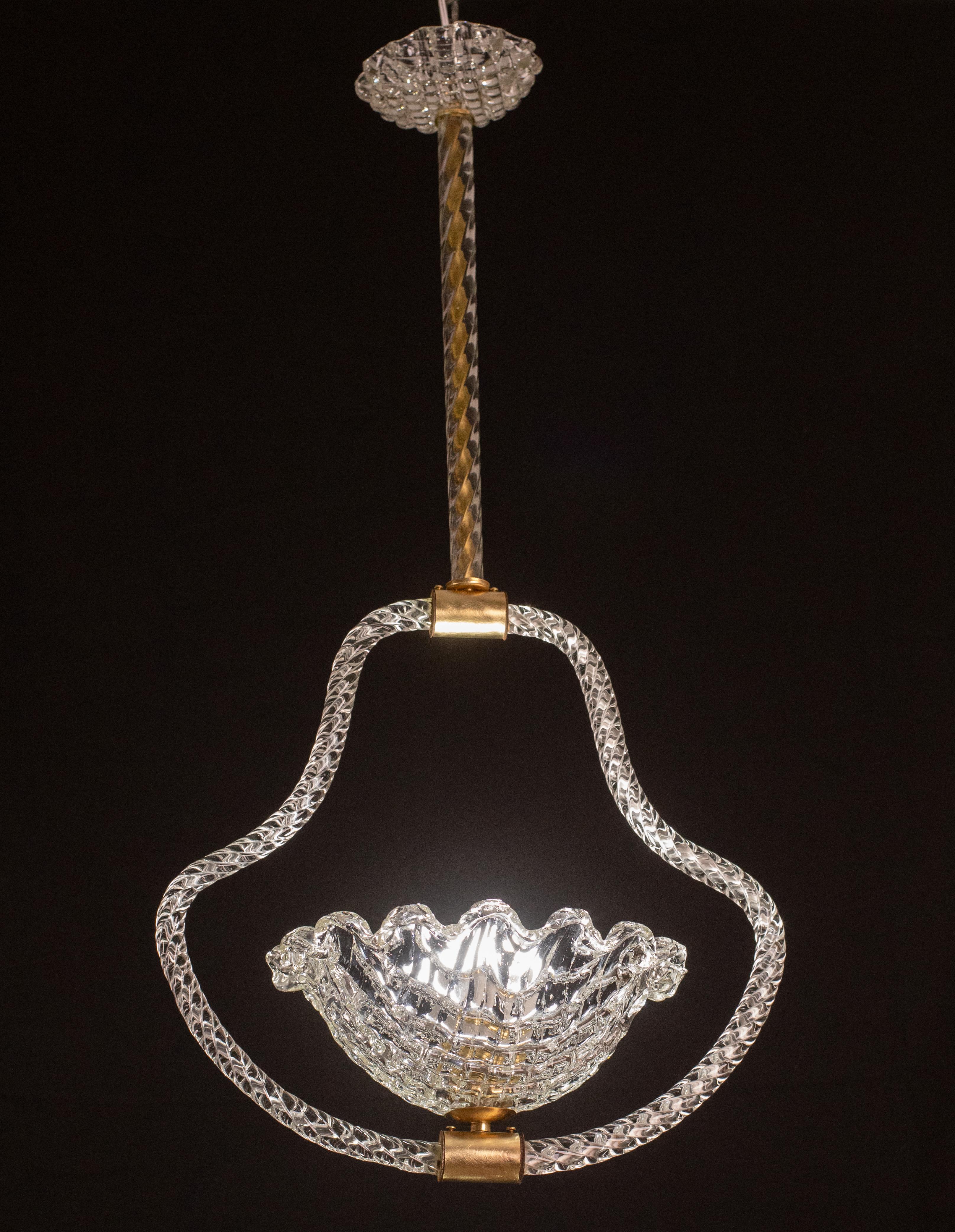 Elegant chandelier attributed to the Barovier e Toso glassworks.

Design period: 1930\1950.

The chandelier consists of a long central element and a glass bowl

The glass panes are in perfect condition.

Height 80 centimetres, width 40 centimetres.