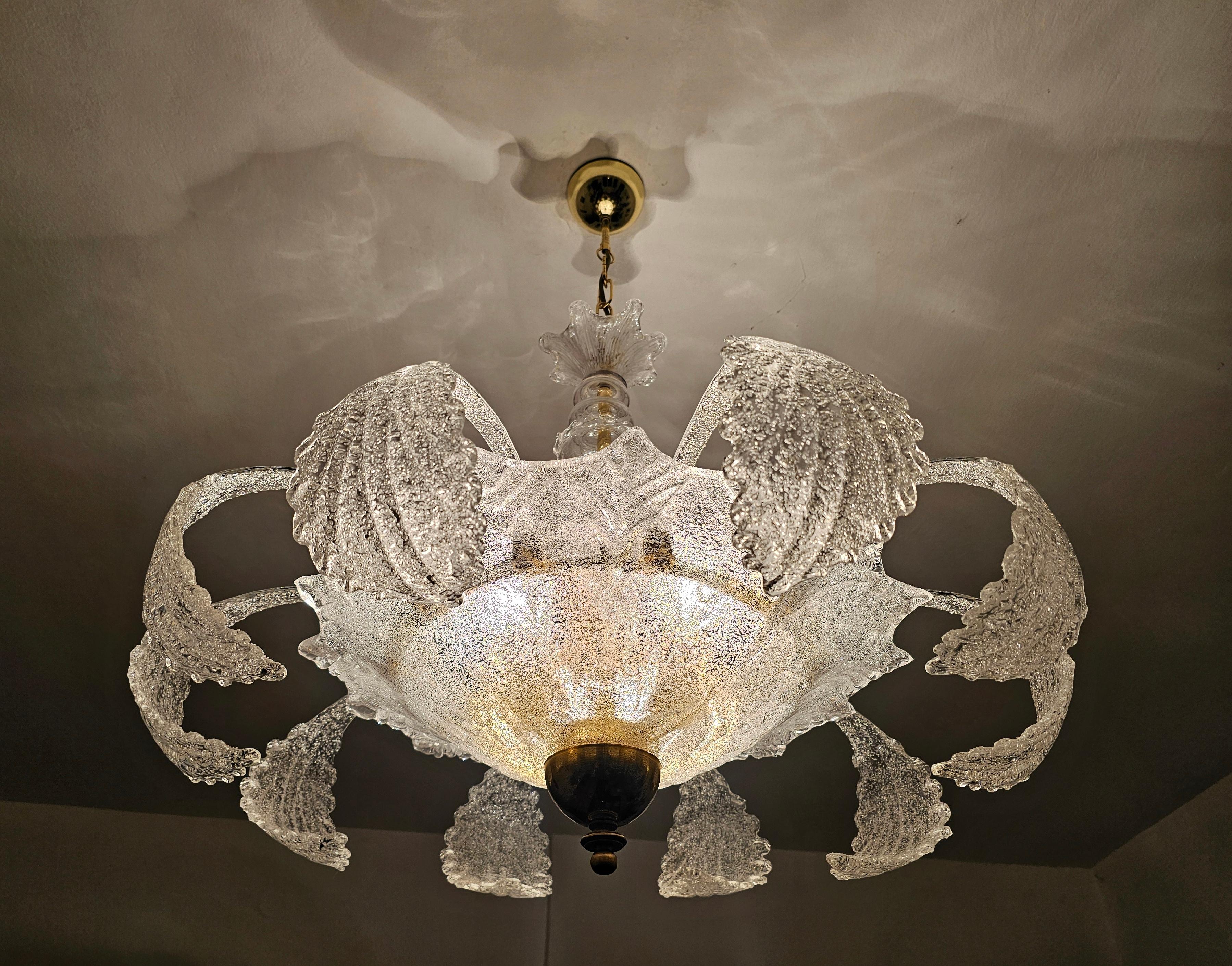 Brass Art Deco Chandelier in style of Barovier & Toso, 10 Murano leaves, Italy 1950s For Sale