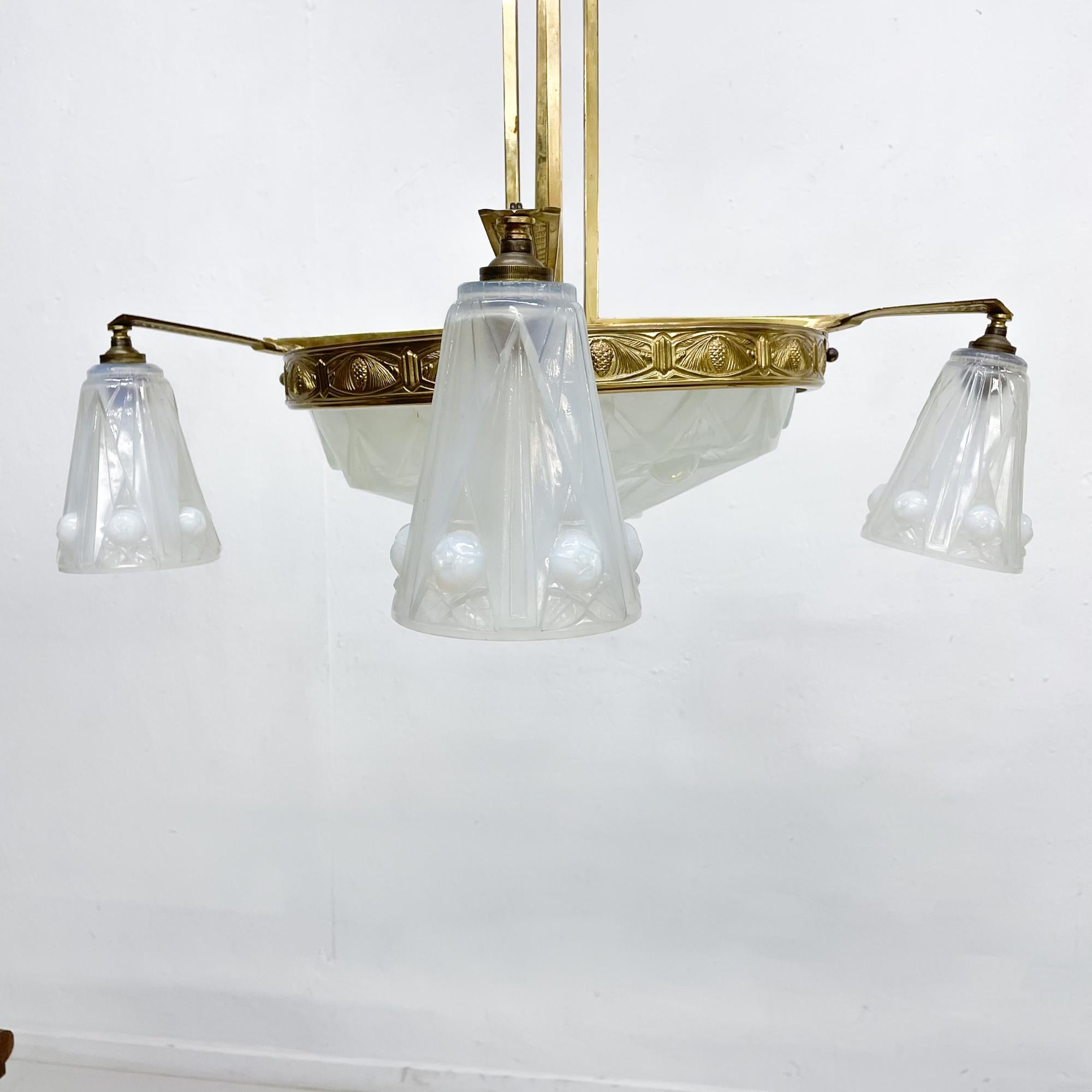 A beautiful French Art Deco chandelier by Etablisseme Jean Gautier.
Constructed with brass and blown glass. Signed EJC, France.
Made in France circa the 1930s.
30