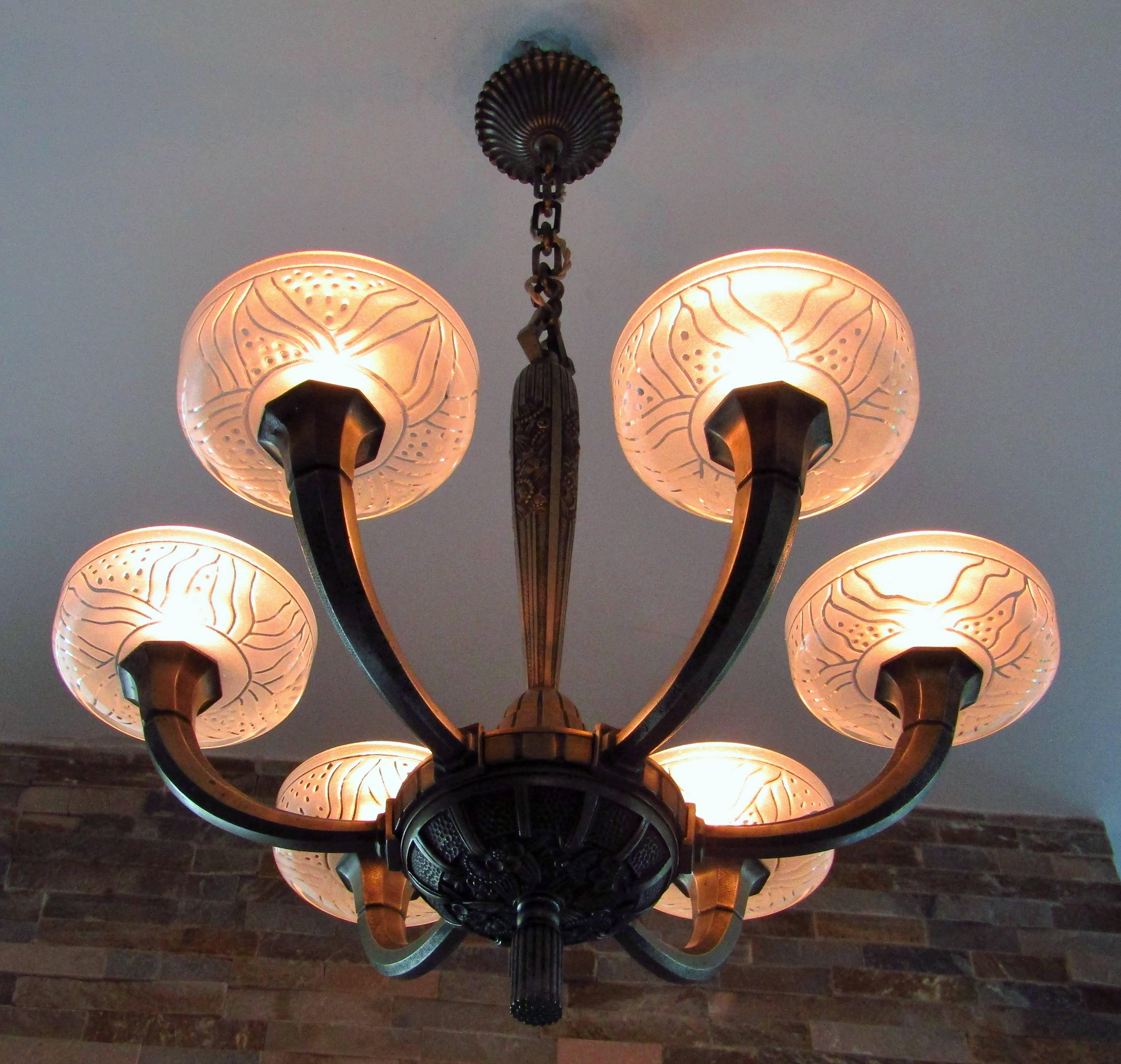 Frosted Art Deco Chandelier by Hettier & Vincent 1925