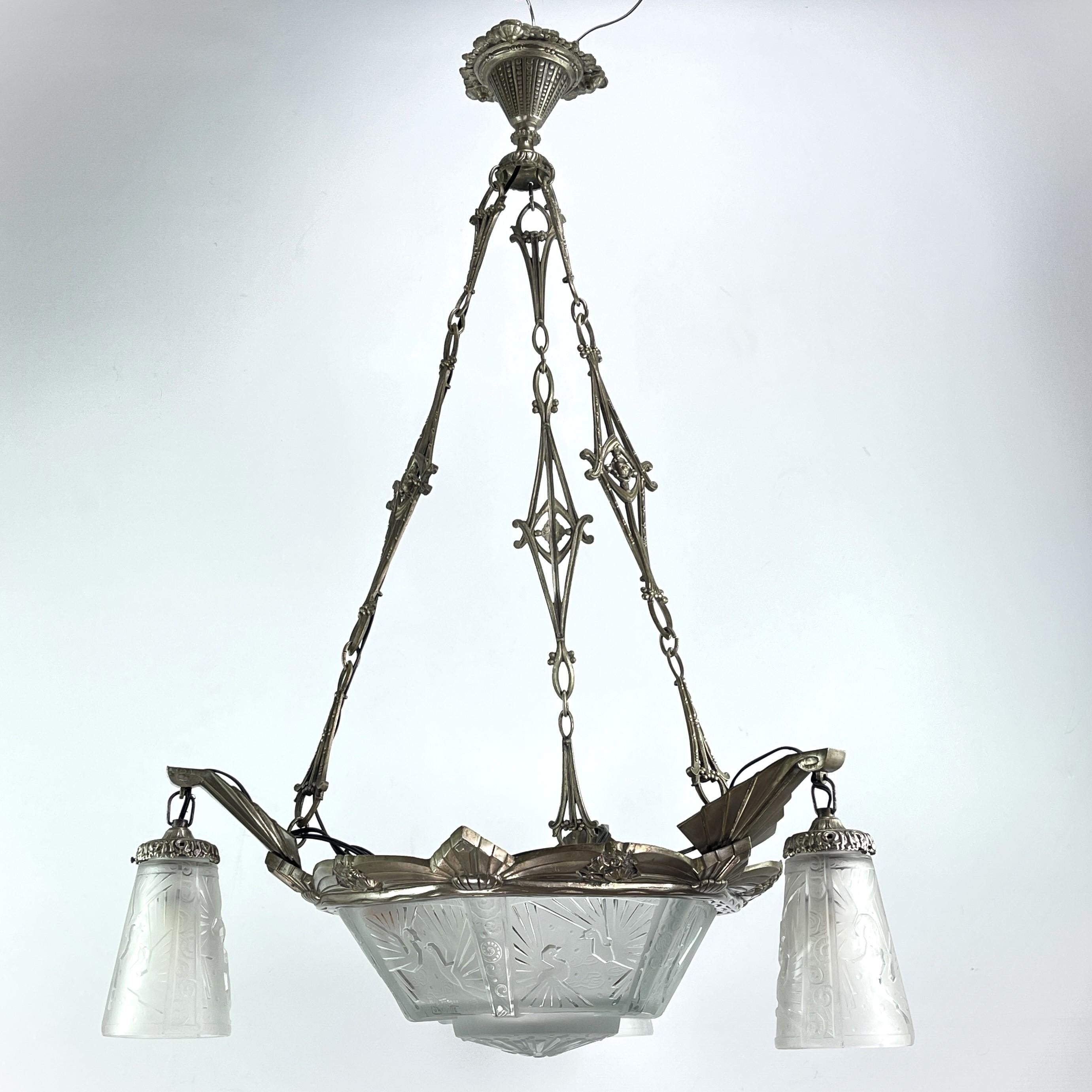 Art Deco chandeliers by Atelier Petitot & Muller Freres Luneville

This stunning Art Deco chandelier from the 1930s is an outstanding example of the elegance and sophistication of the Art Deco style. With its combination of nickel-plated bronze and