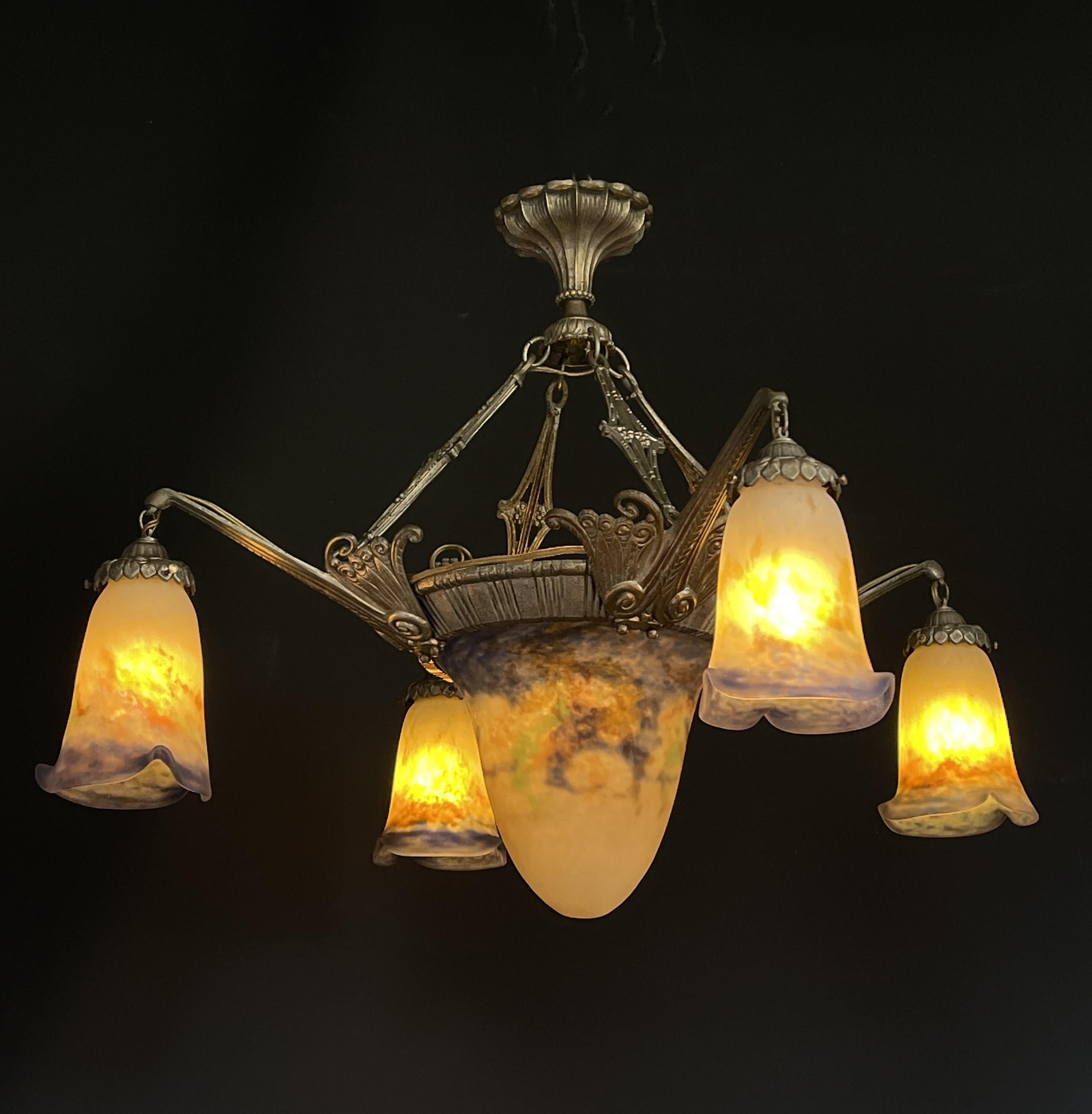 Lampadario Art Déco di Muller Freres Luneville Pate de Verre in bronzo, anni '20 In condizioni buone in vendita a Bingen am Rhein, RP