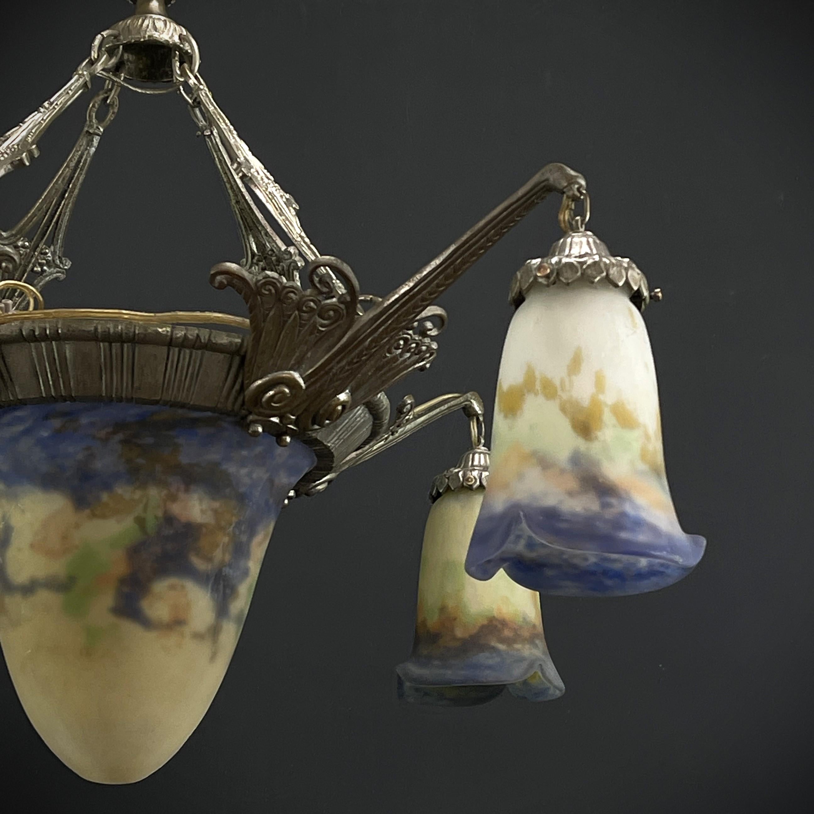 Bronzo Lampadario Art Déco di Muller Freres Luneville Pate de Verre in bronzo, anni '20 in vendita