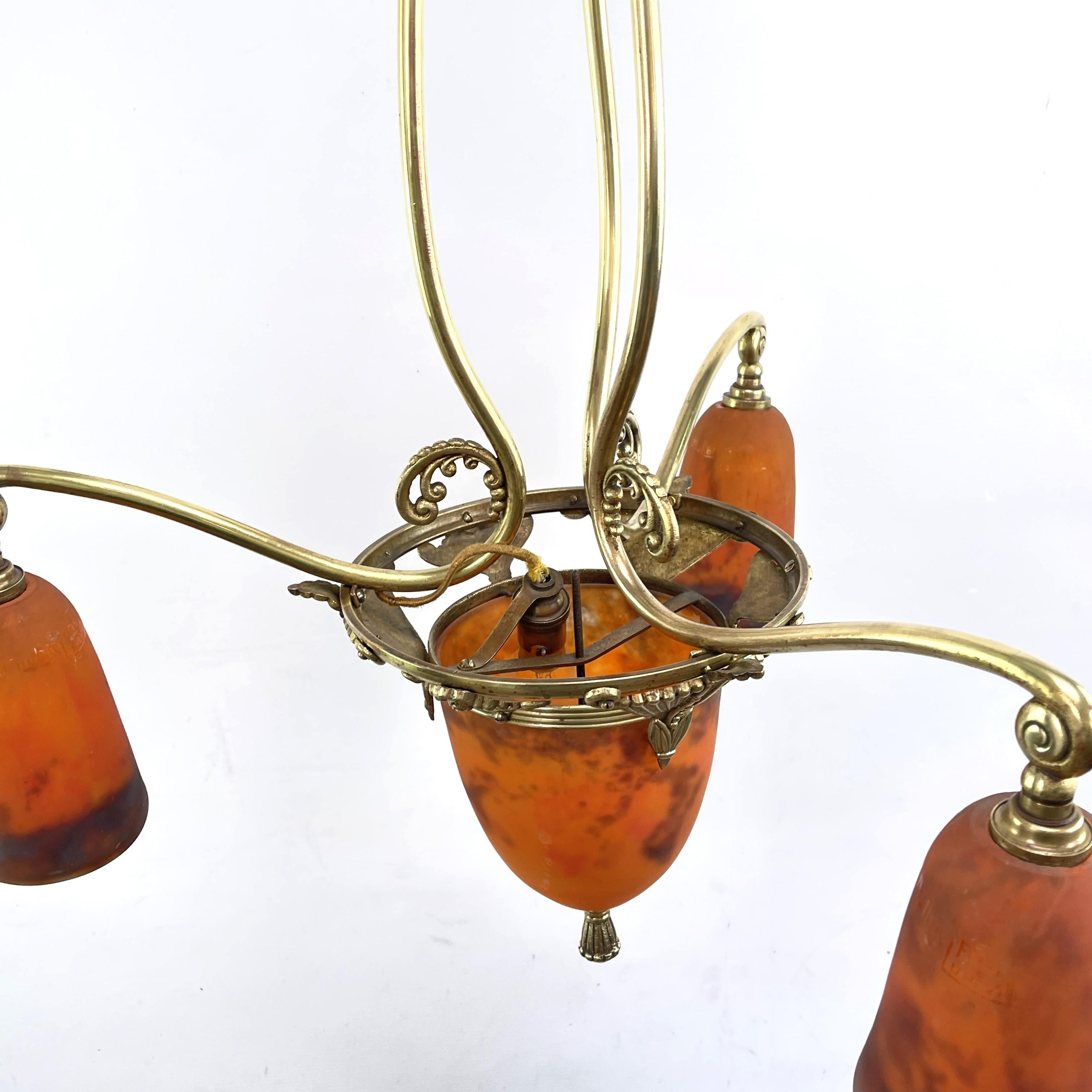 Lampadario Art Déco di Muller Freres Luneville Pate de Verre in bronzo, anni '20 in vendita 2