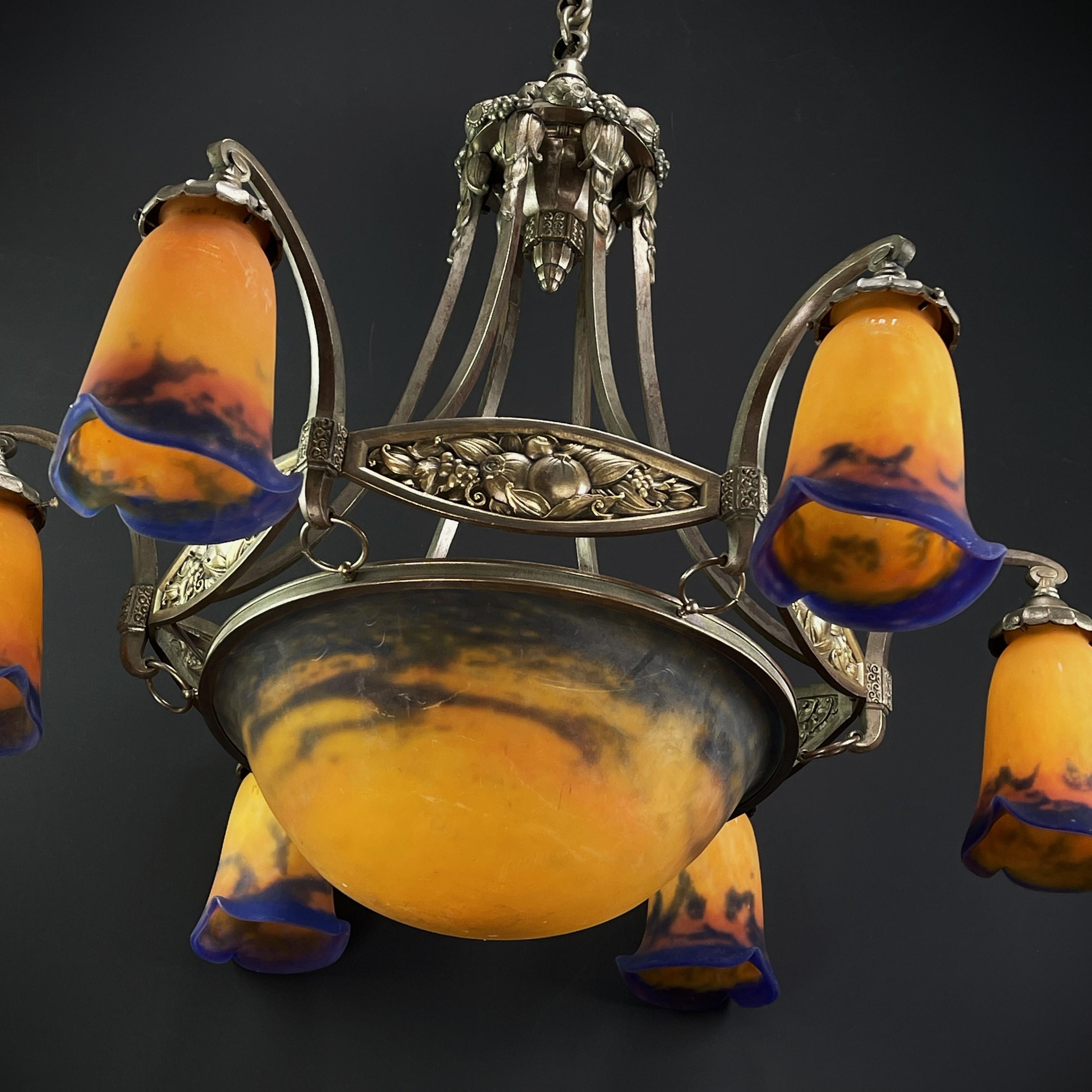 Francese Lampadario Art Deco di Muller Freres Luneville Pate de Verre in nichel, anni '20 in vendita