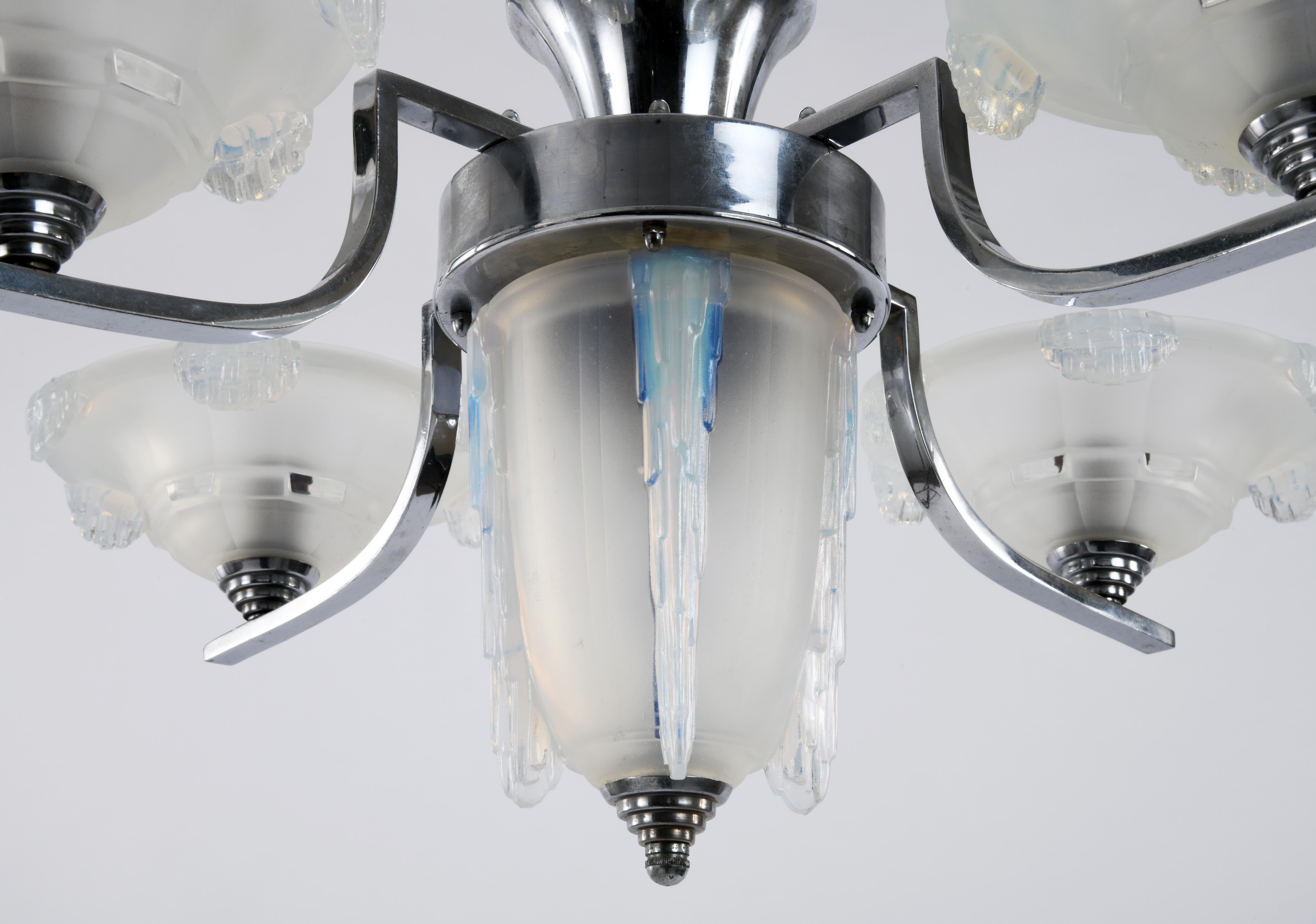 Art Deco Chandelier Chromed Metal and Opalescent Glass in the Style of Sabino For Sale 10