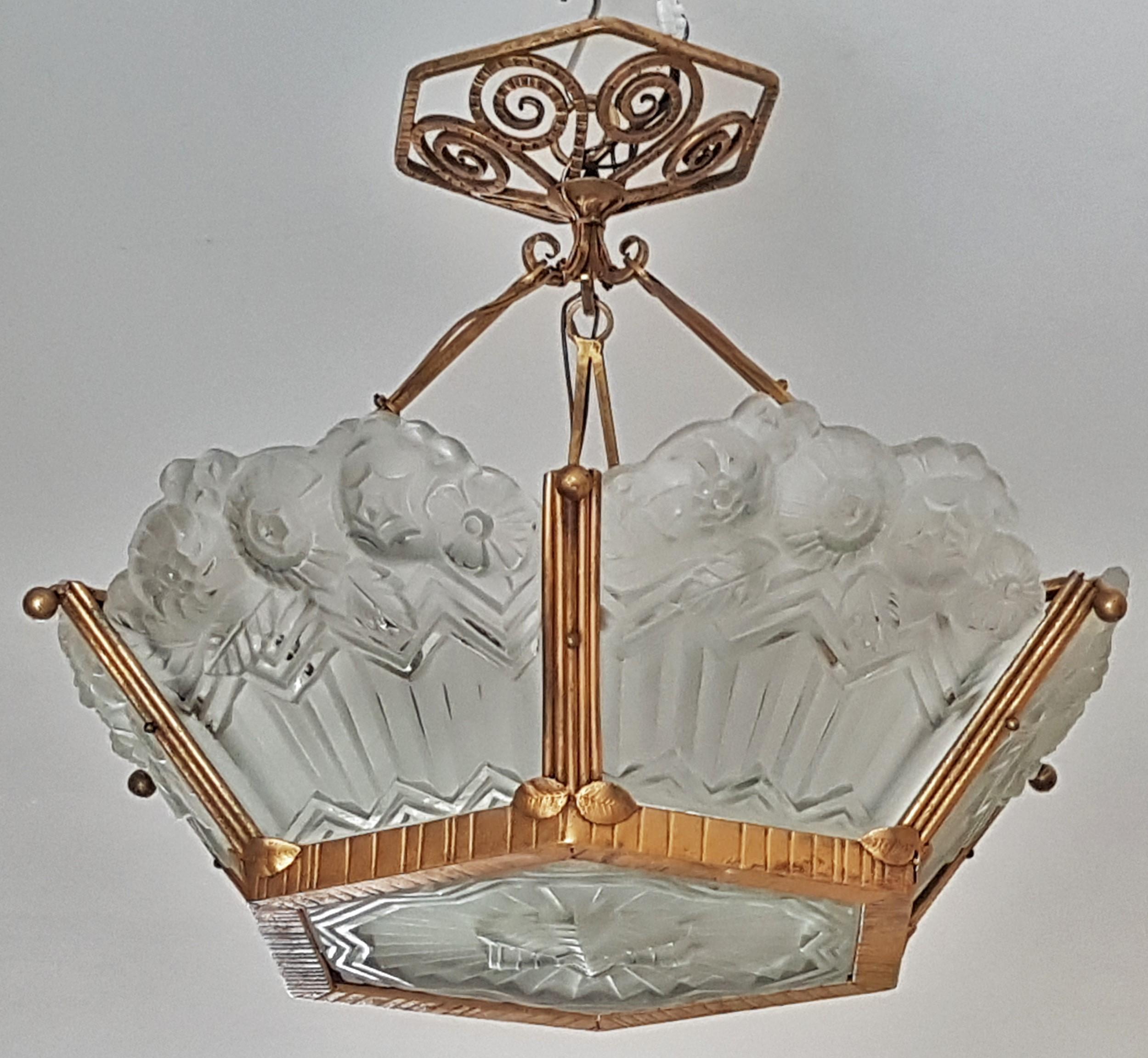 Art Deco Chandelier Gilded with Frosted Glass by Noverdy, France, 1935 For Sale 4