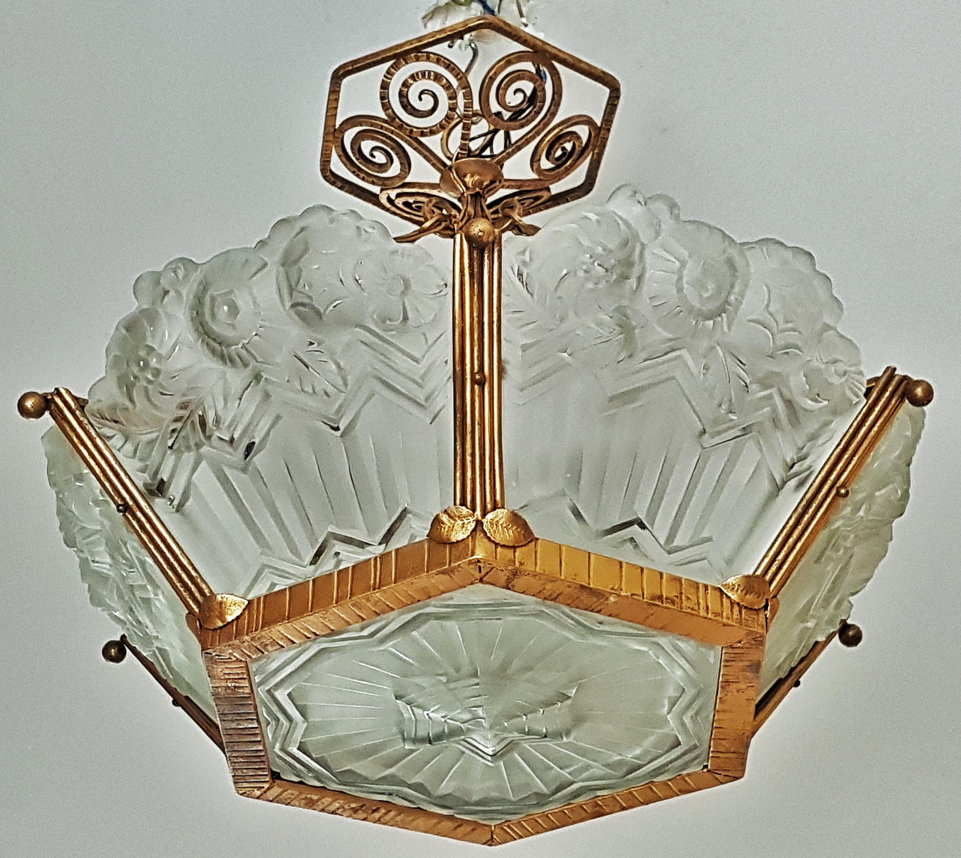 Art Deco Chandelier Gilded with Frosted Glass by Noverdy, France, 1935 For Sale 5