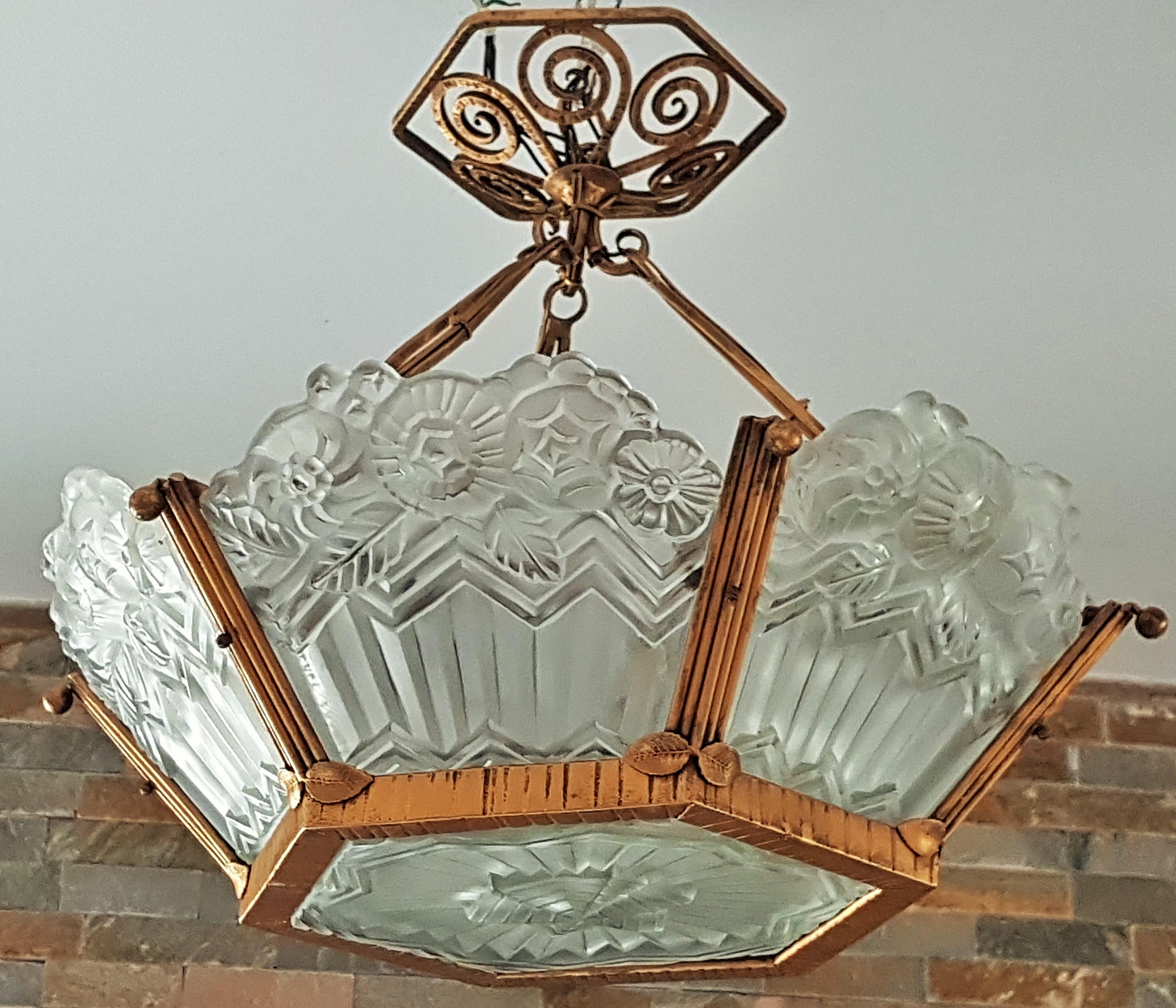 Art Deco Chandelier Gilded with Frosted Glass by Noverdy, France, 1935 For Sale 11