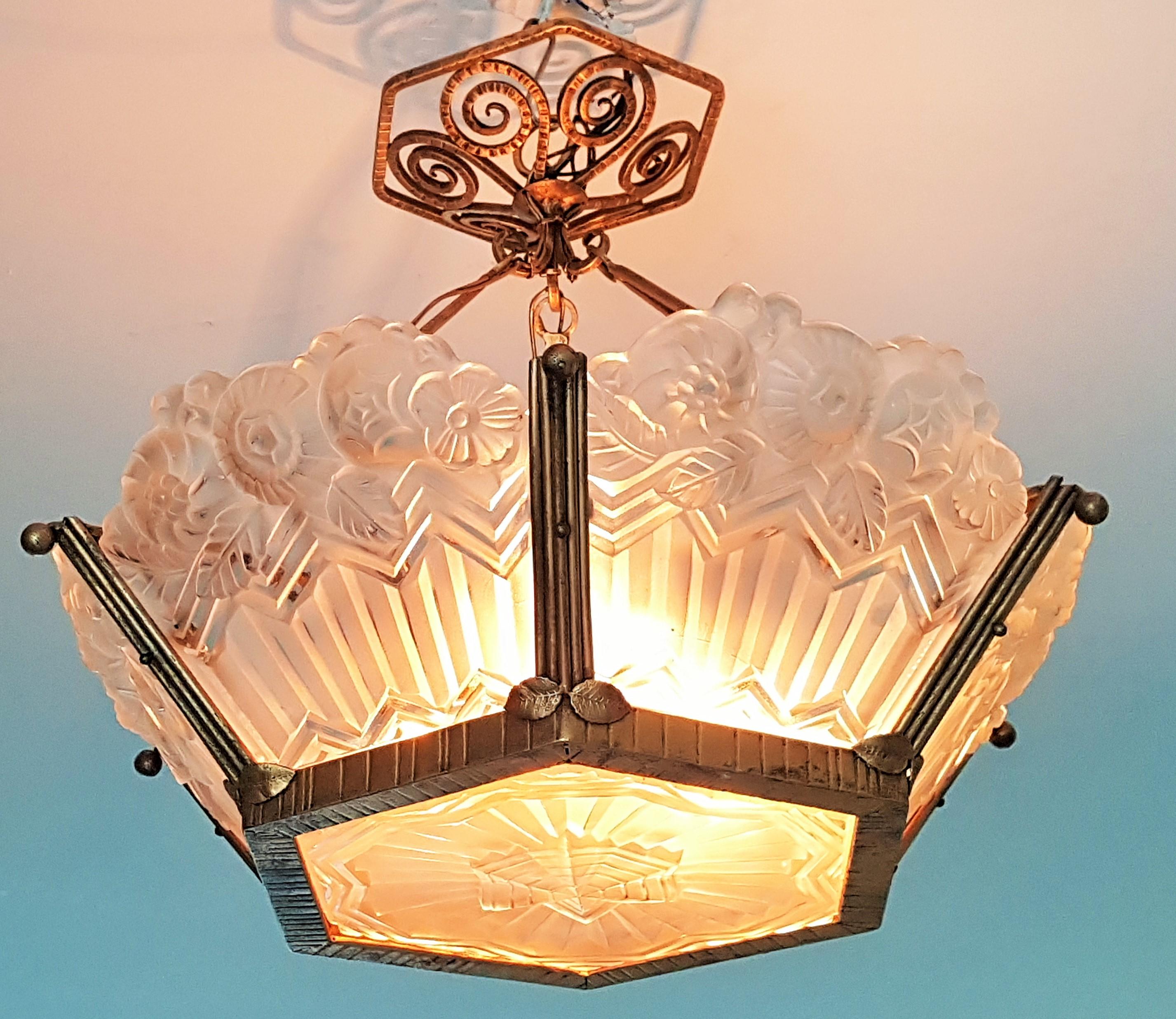 Art Deco Chandelier Gilded with Frosted Glass by Noverdy, France, 1935 For Sale 13