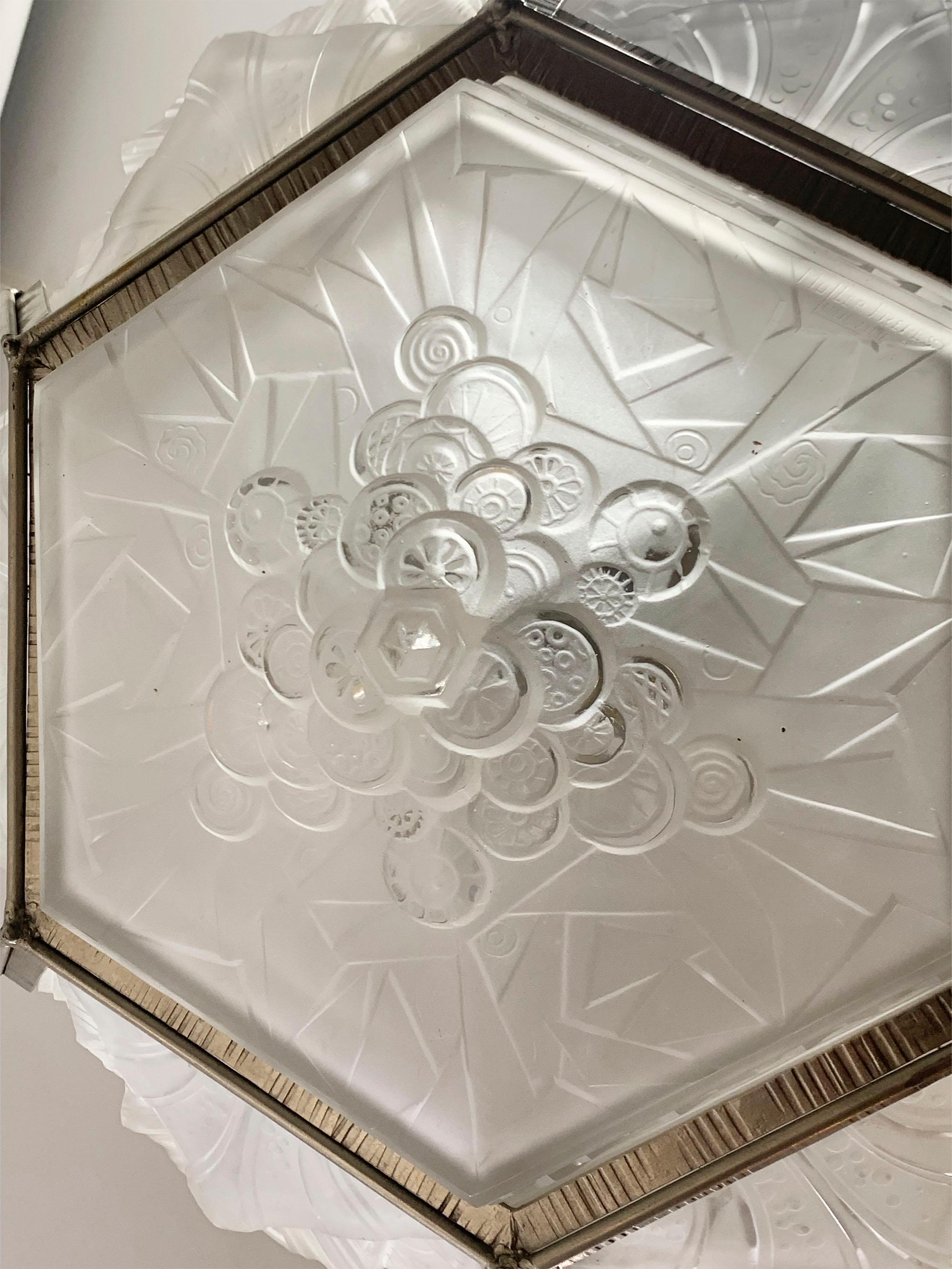 Dépoli Lustre Art Déco, verres signés I Muller Frères Luneville en vente