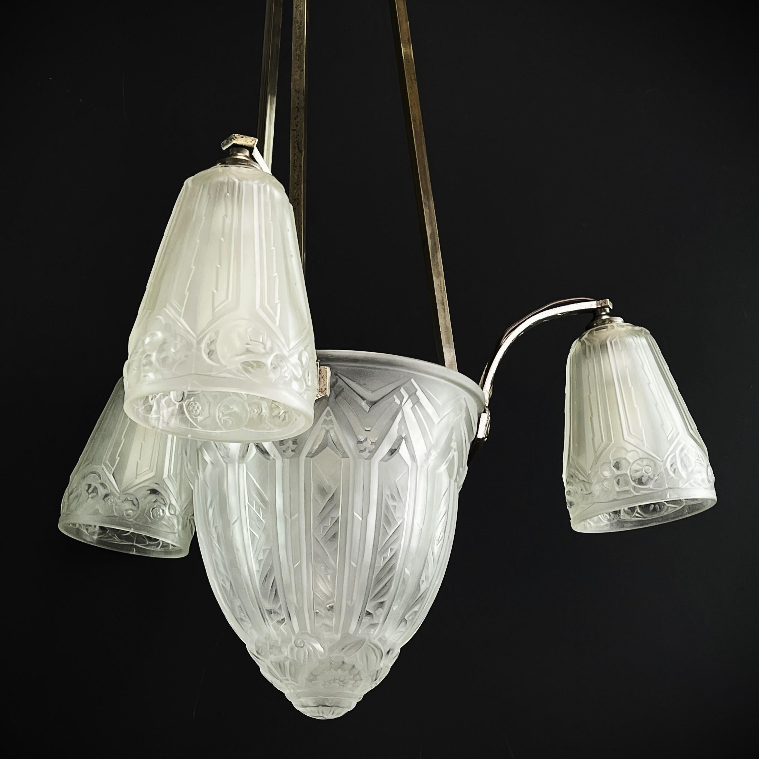 Art Deco Chandelier Hanging Lamp by Maynadier, 1930s In Good Condition For Sale In Saarburg, RP