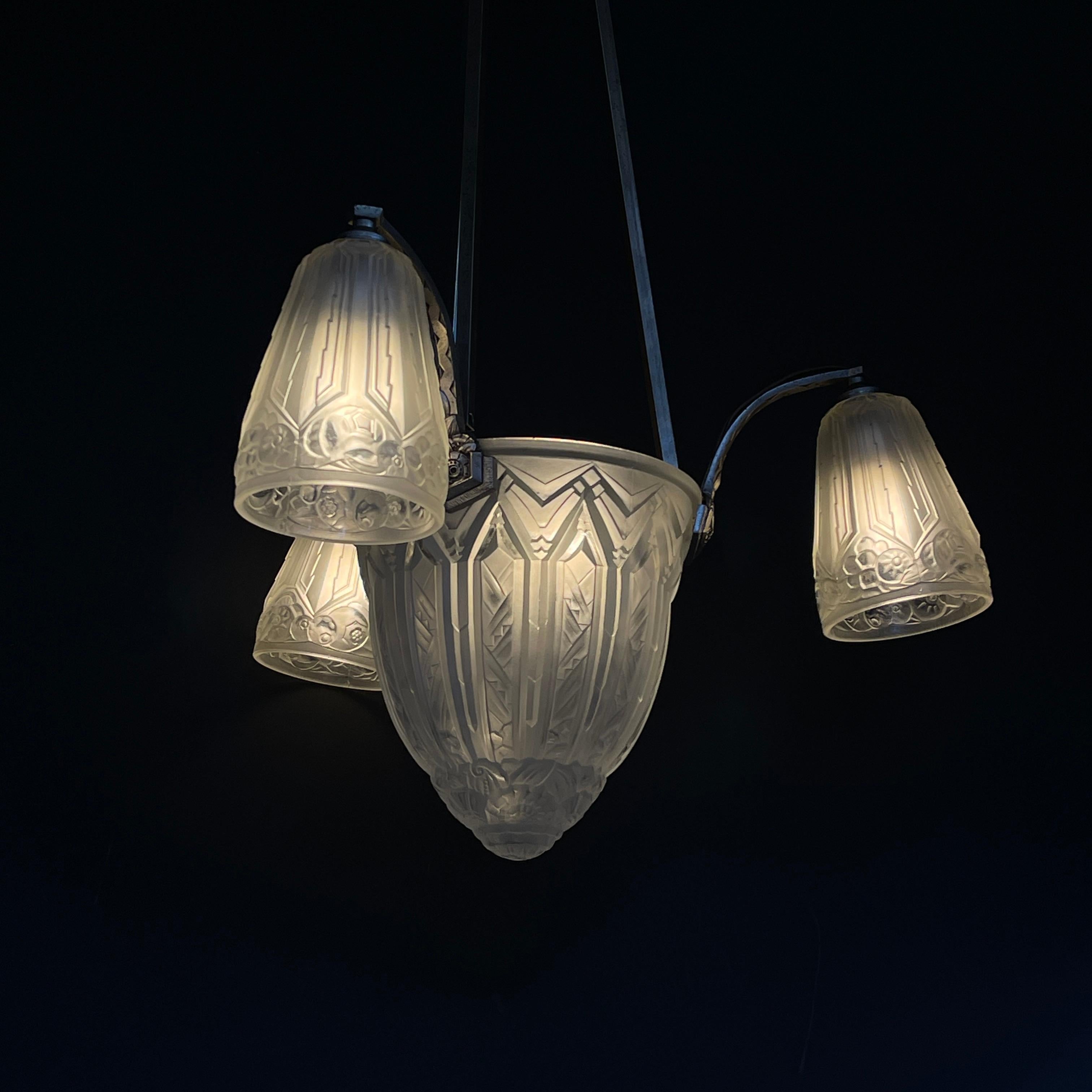 Art Deco Chandelier Hanging Lamp by Maynadier, 1930s For Sale 2