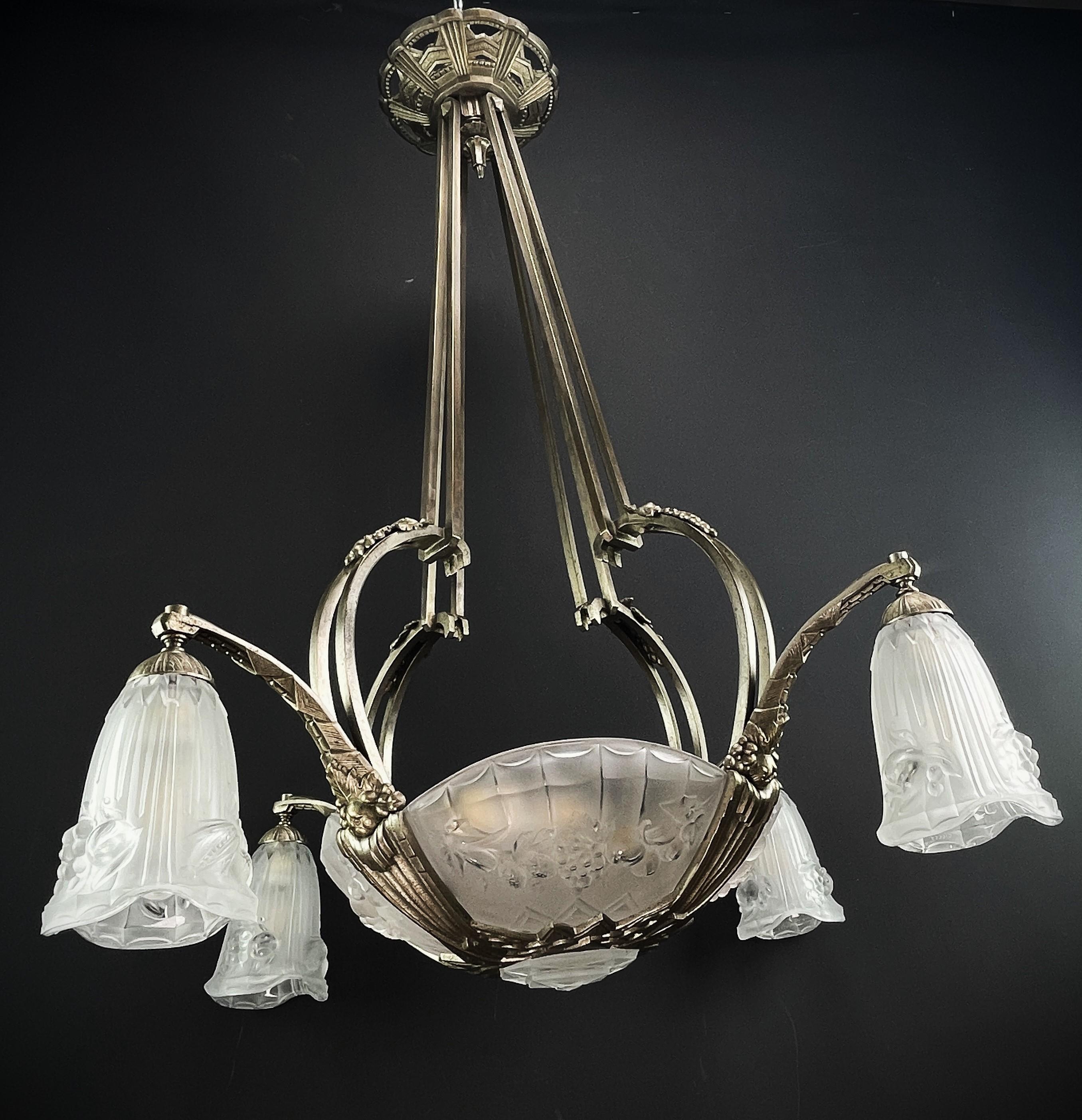 Art Deco Chandelier Hanging Lamp by P. Gilles France, 1920s In Good Condition For Sale In Saarburg, RP