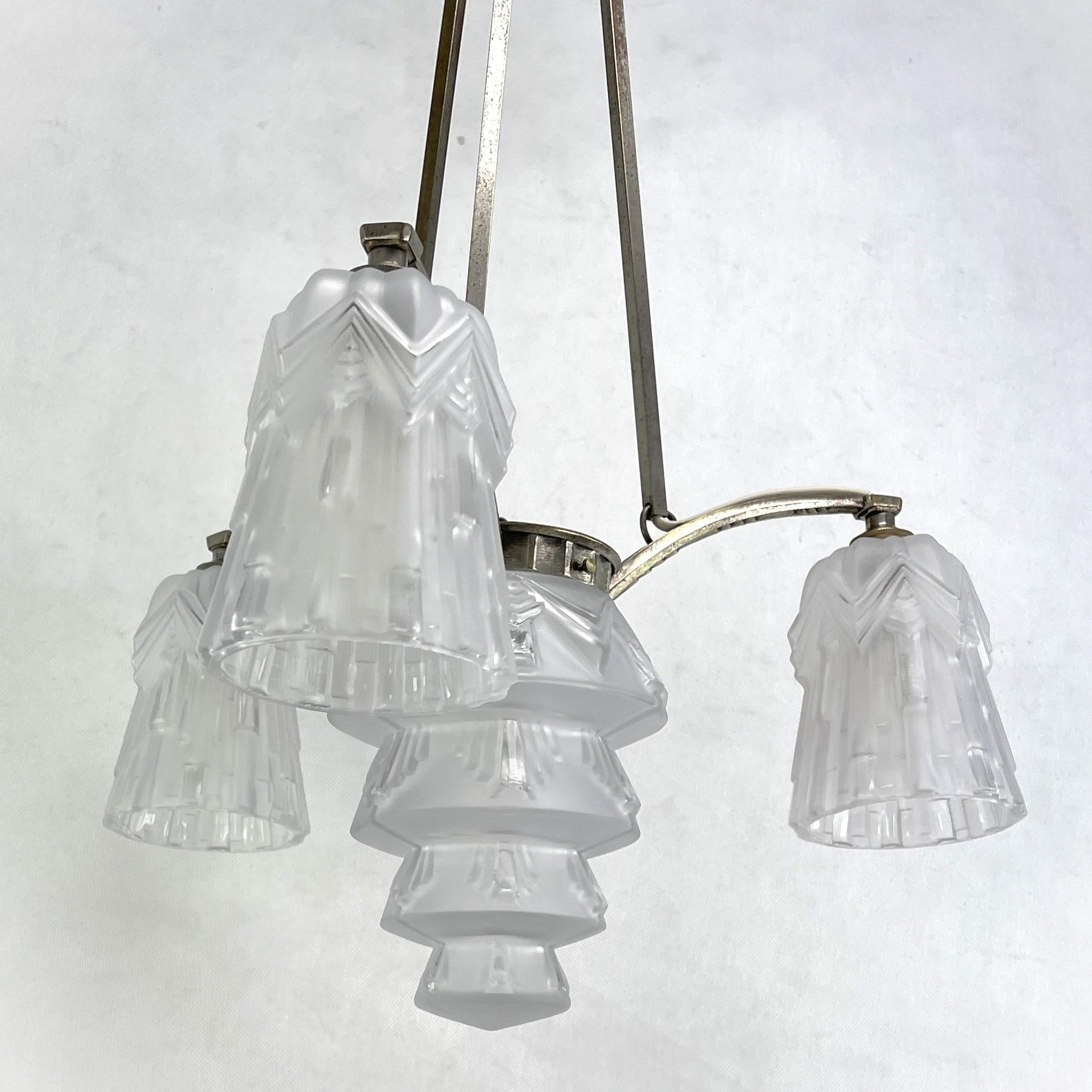 Lampe suspendue art déco gratte-ciel nickelée des années 1920 État moyen - En vente à Saarburg, RP