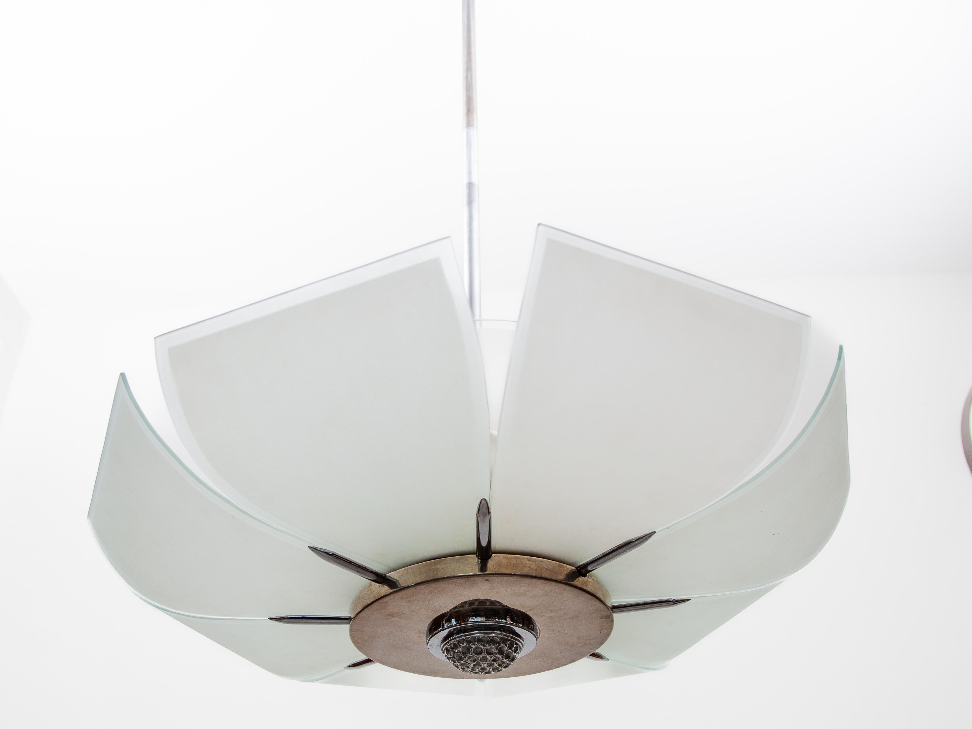 Art Deco Kronleuchter aus Glas und Chrom, 1925, Frankreich, Modernes Blumendesign (Art déco) im Angebot