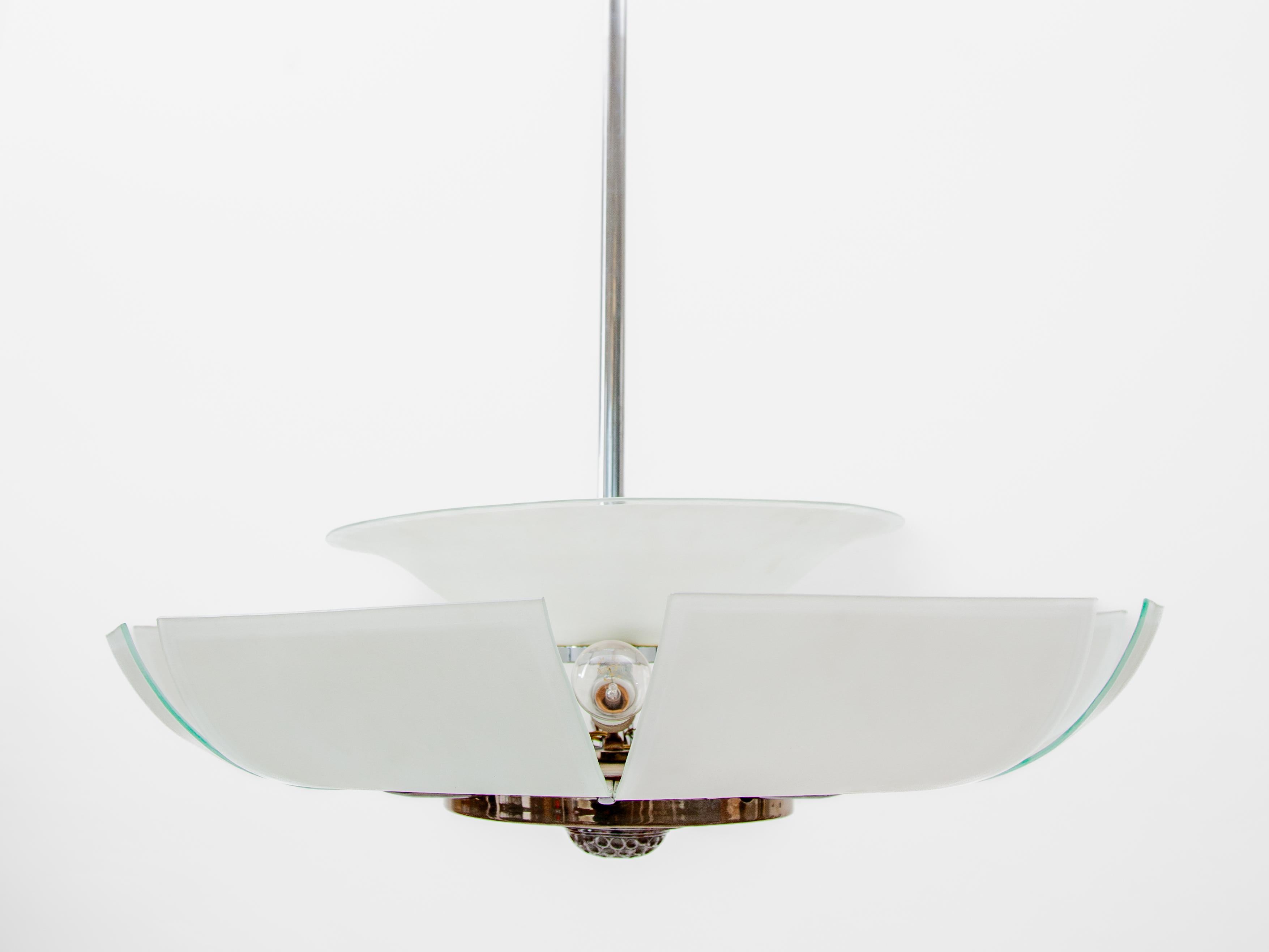 Art Deco Kronleuchter aus Glas und Chrom, 1925, Frankreich, Modernes Blumendesign im Zustand „Gut“ im Angebot in Antwerp, BE