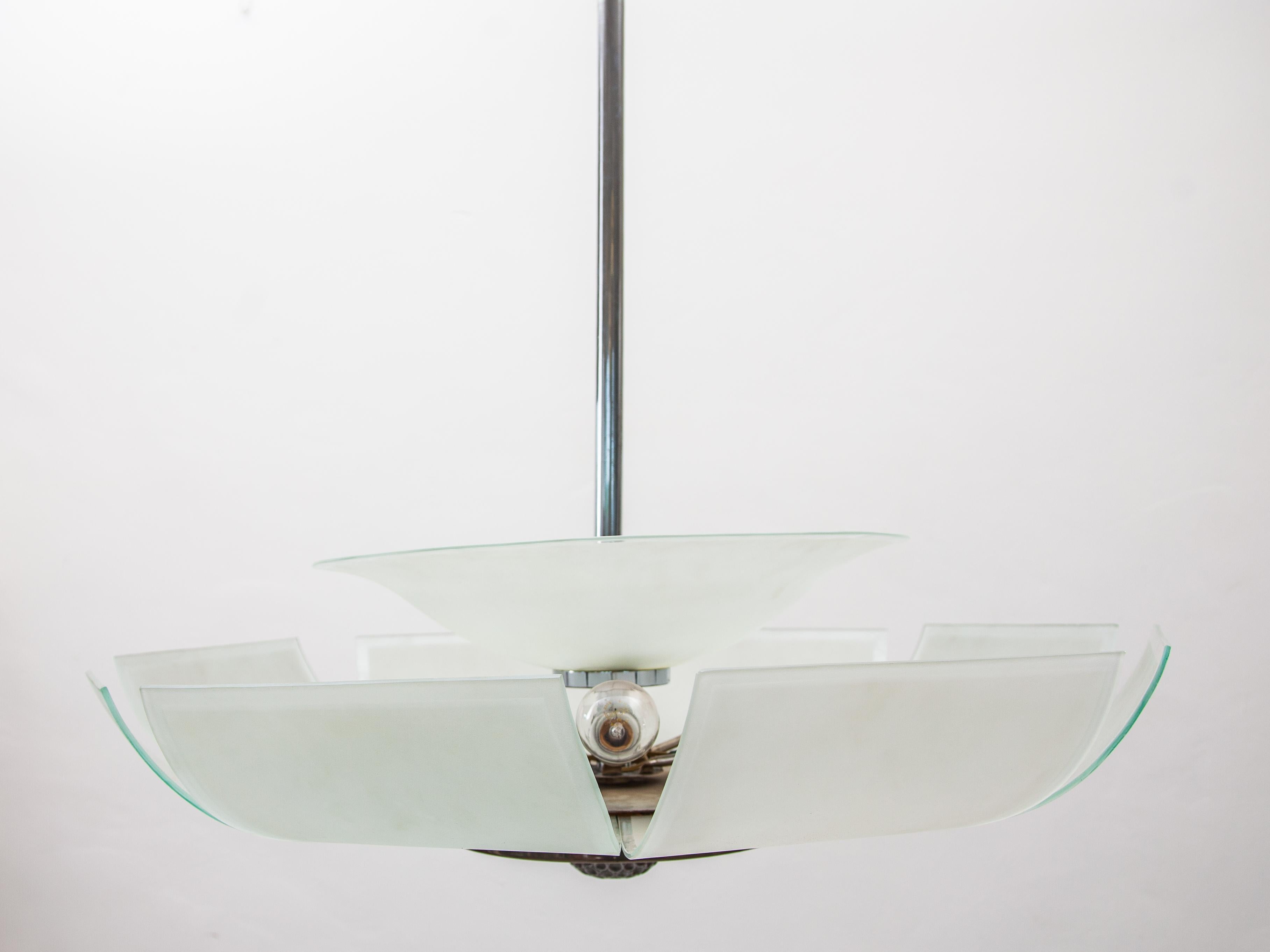 Art Deco Kronleuchter aus Glas und Chrom, 1925, Frankreich, Modernes Blumendesign im Angebot 1