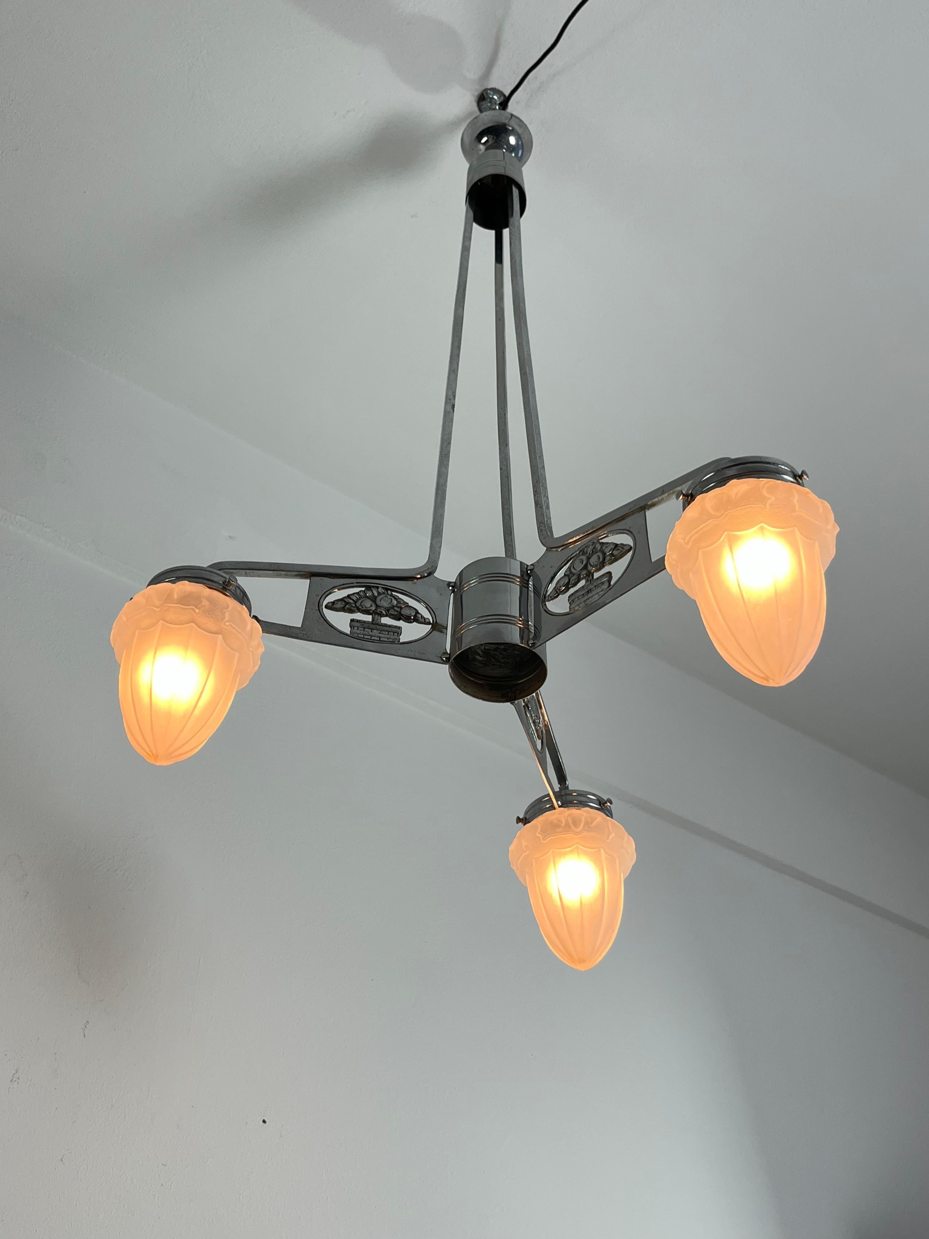 French Art Deco Chandelier In Nickel-plated Bronze Attributed To P. Maynadier 1930s For Sale