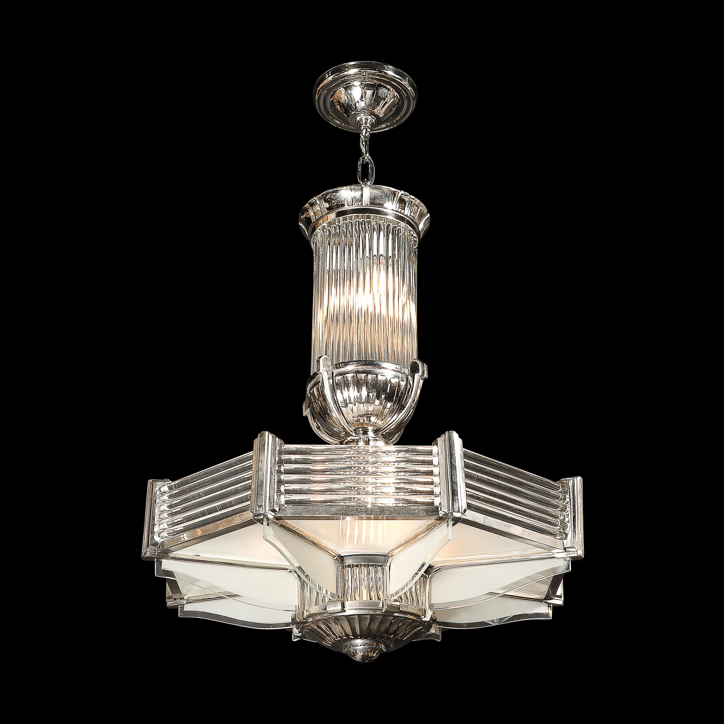 Art Déco Lampadario Art Deco in nichel satinato e aste in vetro trasparente di Atelier Petitot in vendita