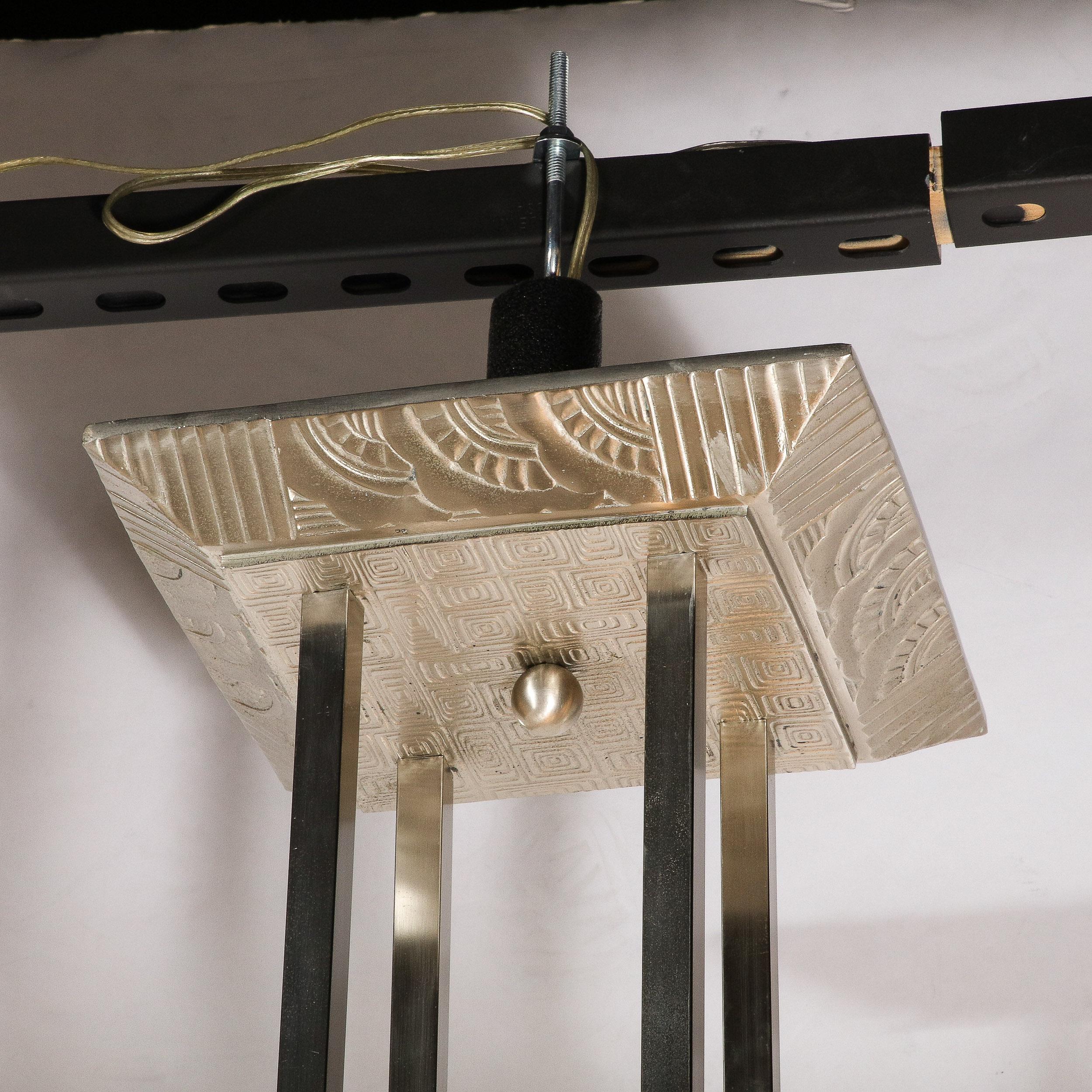 Art-Déco-Kronleuchter mit Wolkenkratzer aus mattiertem Glas und versilberter Bronze, signiert Sabino im Zustand „Hervorragend“ im Angebot in New York, NY