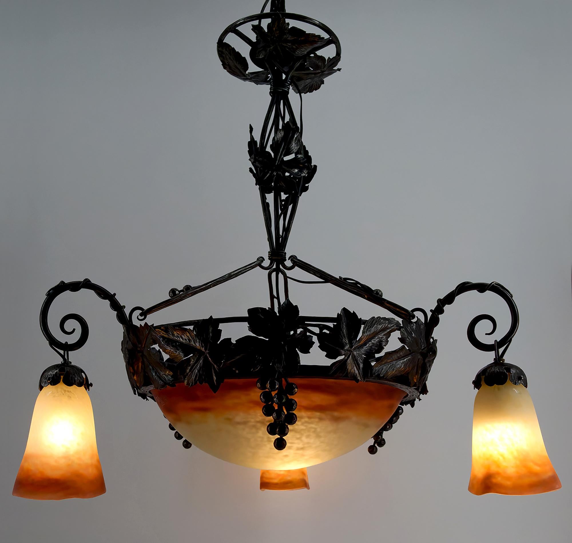 Art Deco Chandelier in Wrought Iron and Blown Glass, Muller Frères, France, 1920 For Sale 11