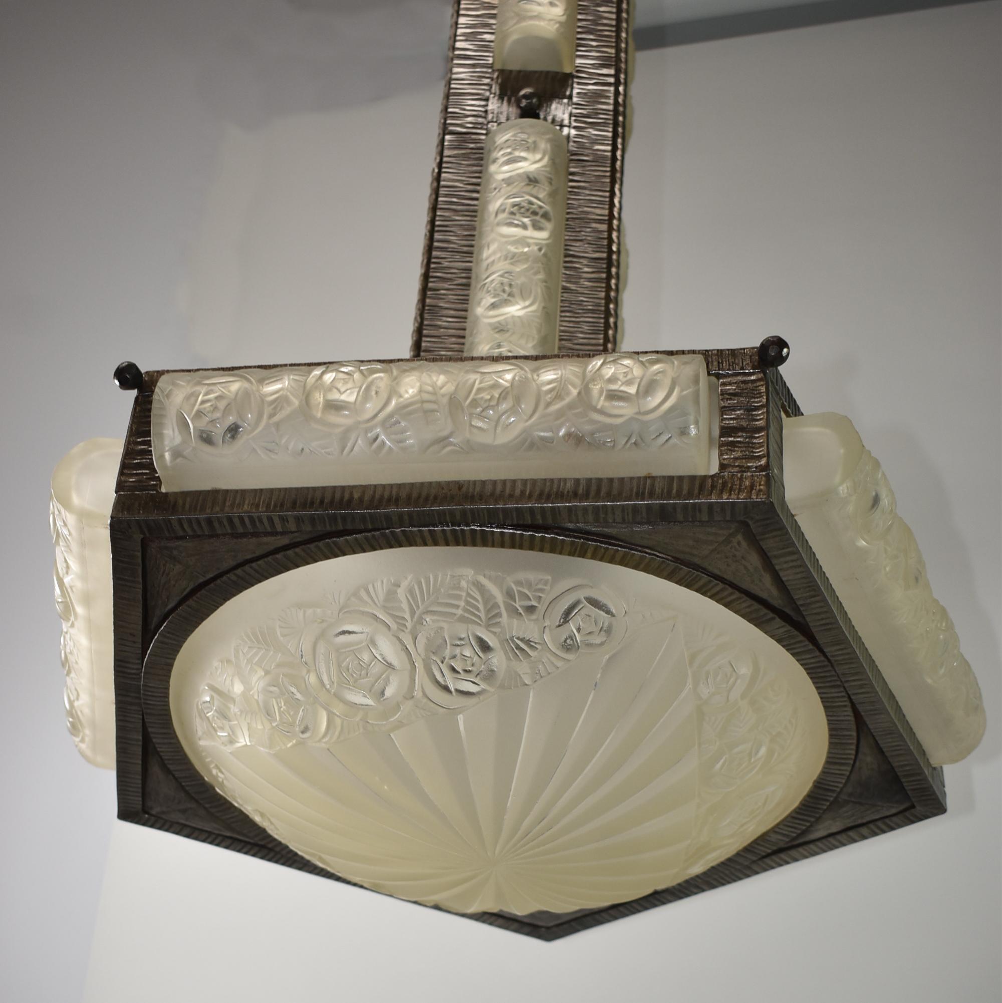 Lampadario Art Deco in stile Lalique dell'artista francese Degue in vendita 1