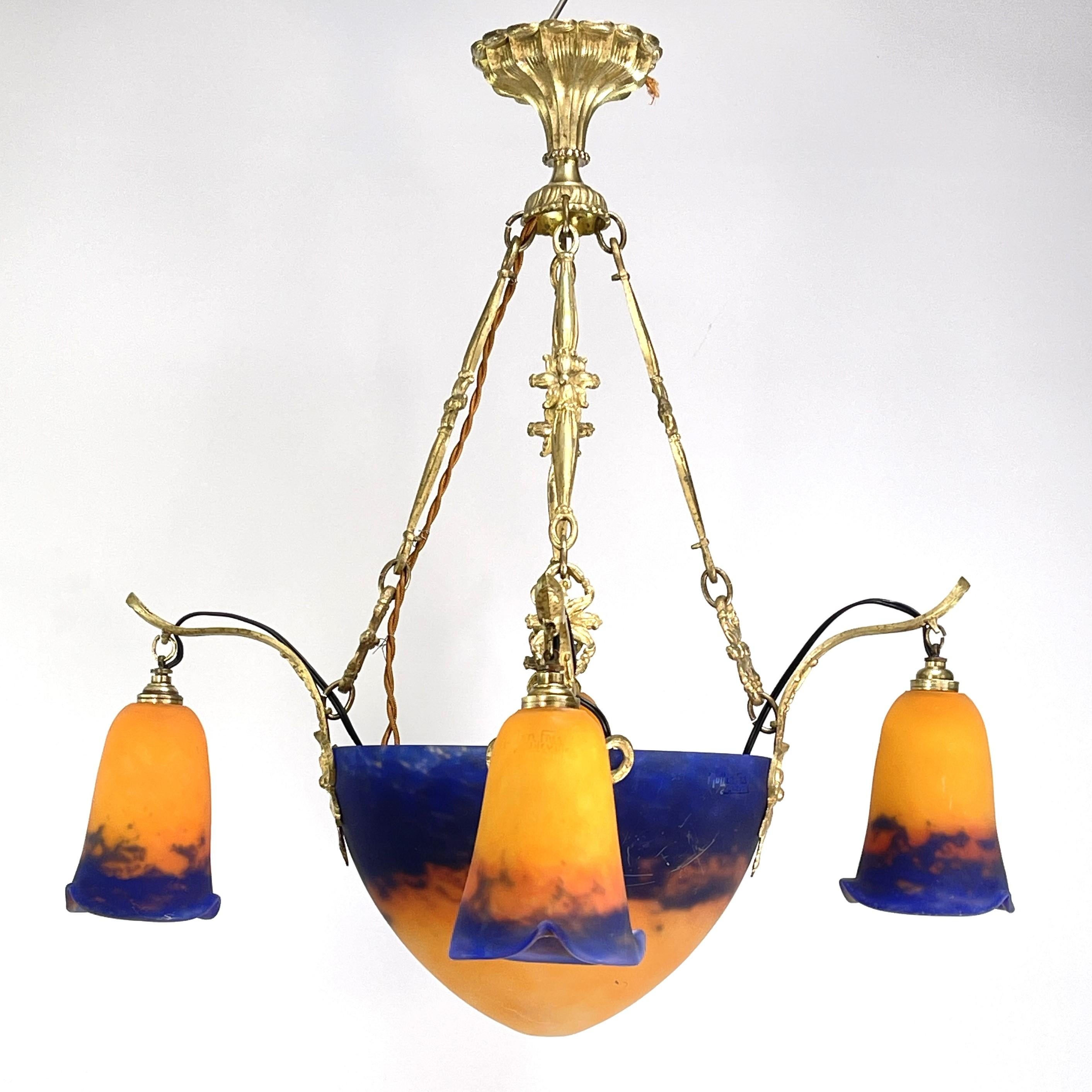 ART DECO ceiling lamp, signed Muller Freres an Atelier  Petitot

The ART DECO ceiling lamp is a remarkable example of the craftsmanship and style of the early 20th century. 

The signature 