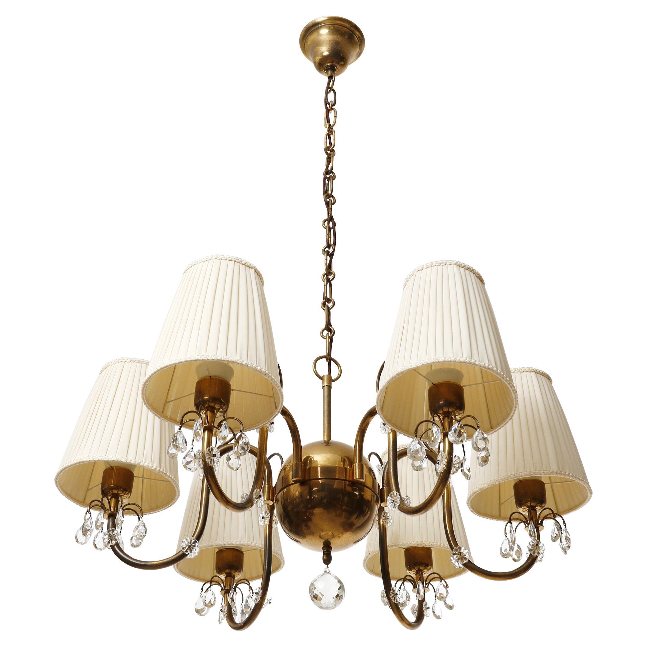 Art Deco Chandelier Pendant Light, Patinated Brass Cream Fabric Shades, 1930s In Good Condition For Sale In Hausmannstätten, AT