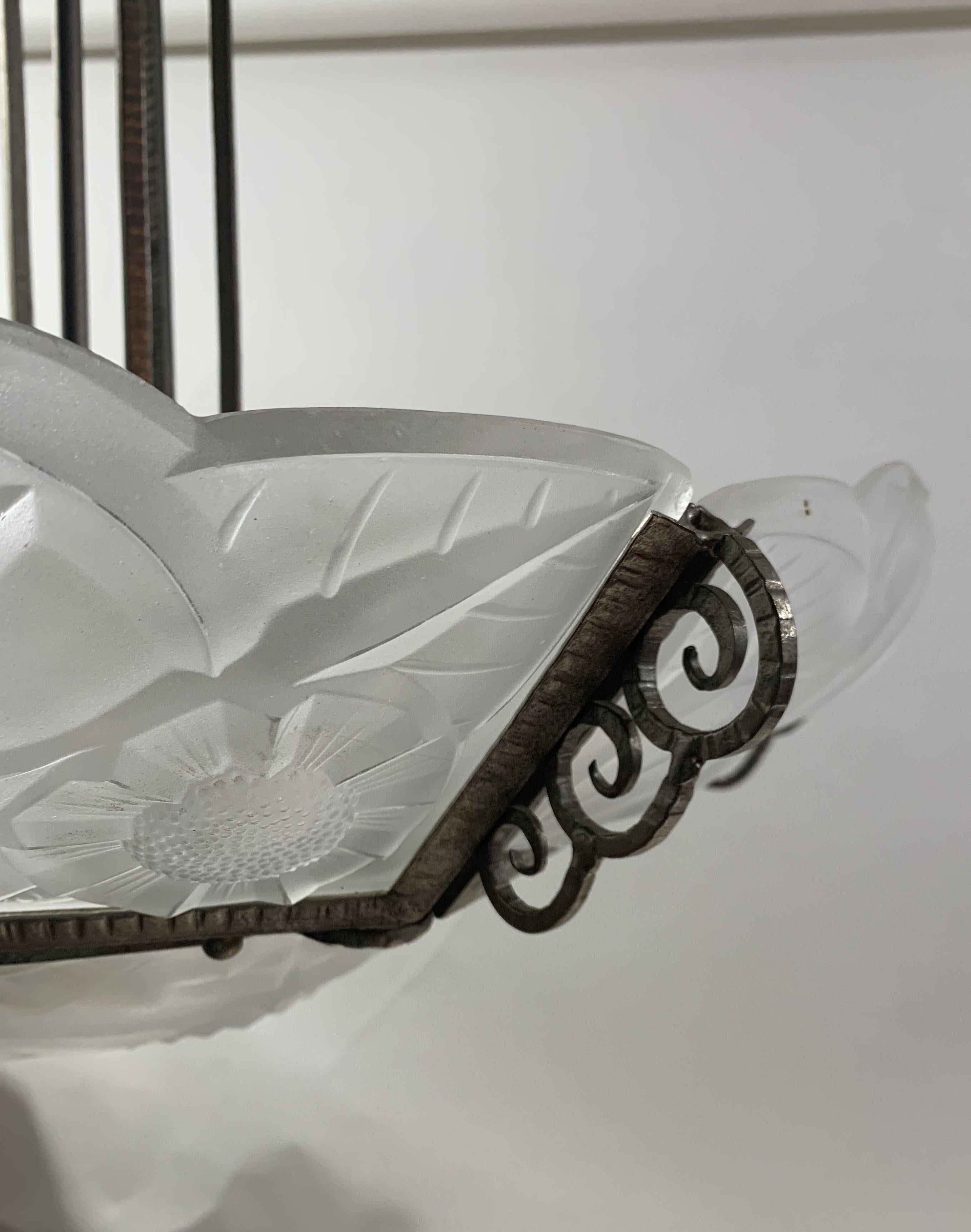 French Art Deco Chandelier Signed Degué In Good Condition For Sale In Beirut, LB