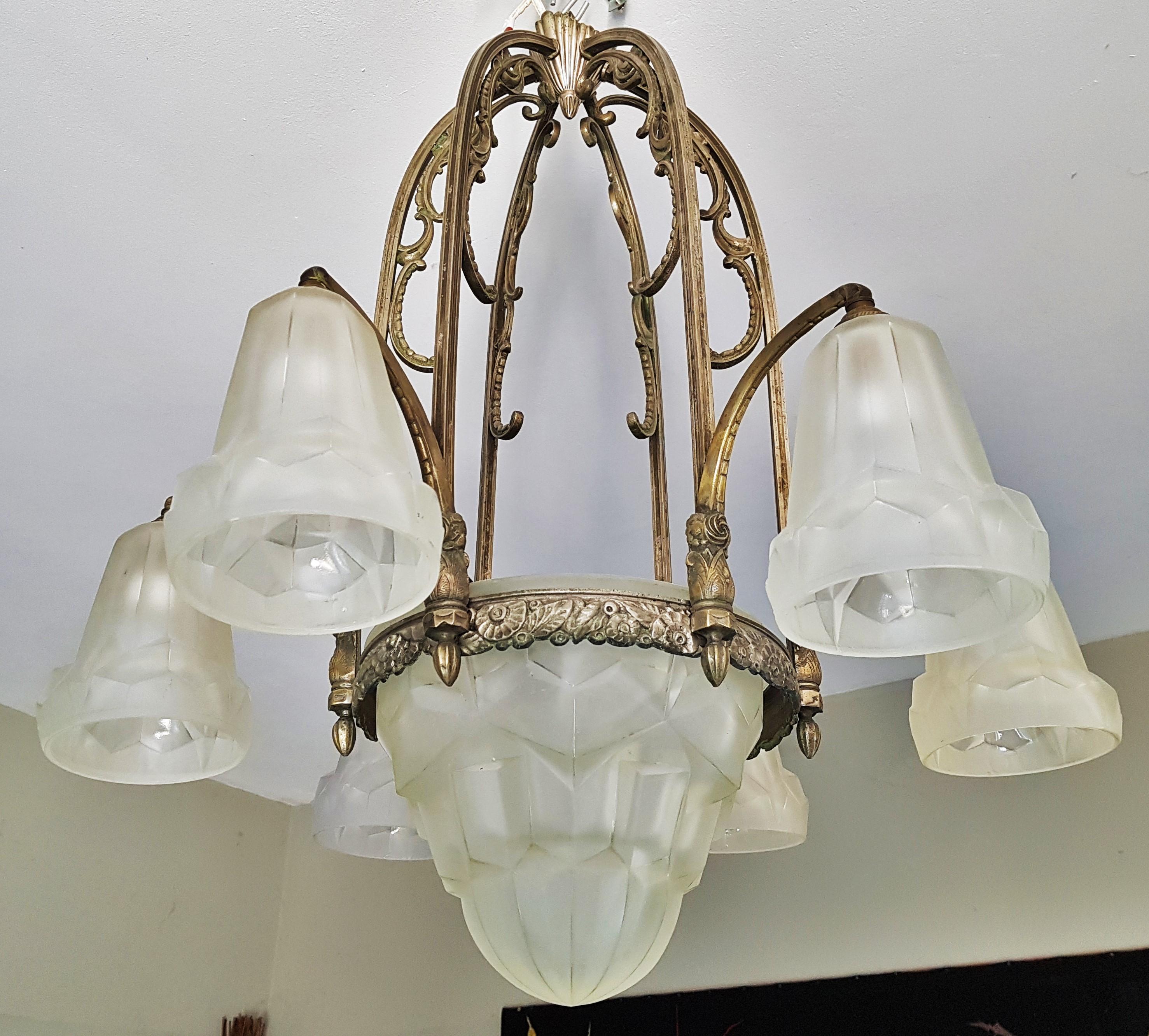 Art Deco chandelier signed Degue, France, 1925. Frosted press glass, one centrepiece, 6 tulips. Mount nickel plated brass and bronze in original patinated condition.