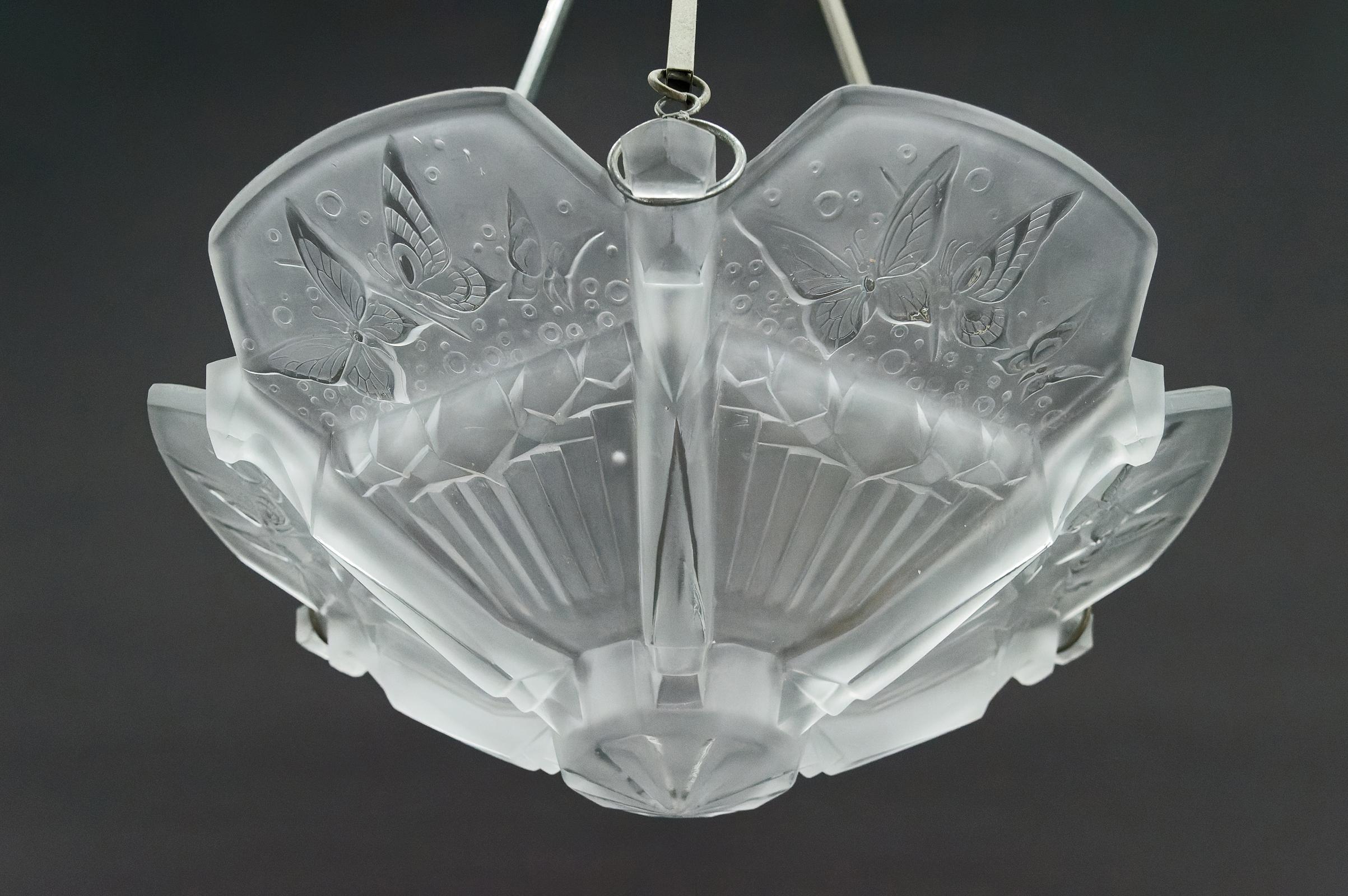 French Art Deco chandelier with butterflies, signed Muller Frères, France, Circa 1920 For Sale
