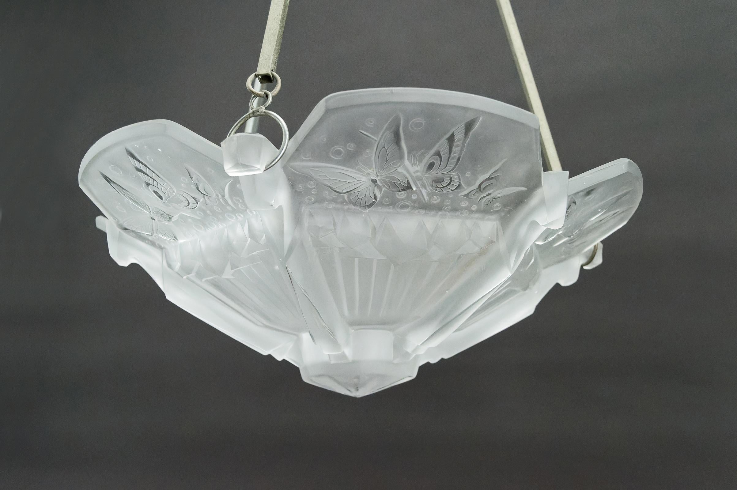 Early 20th Century Art Deco chandelier with butterflies, signed Muller Frères, France, Circa 1920 For Sale