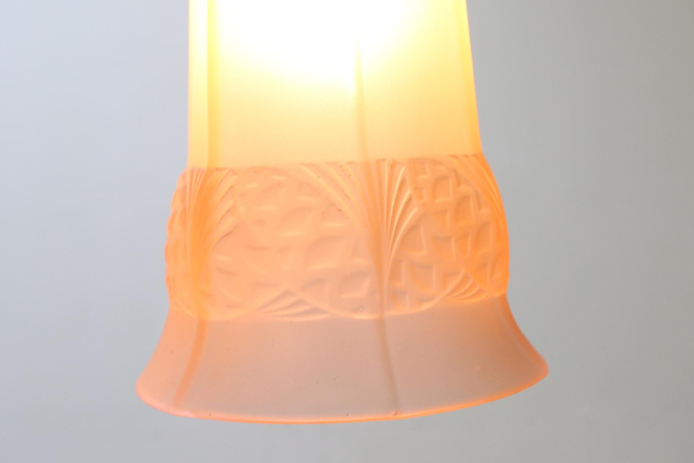 Art Deco chandelier with etched pink glass shades, Belgium 1930s In Good Condition For Sale In Meulebeke, BE