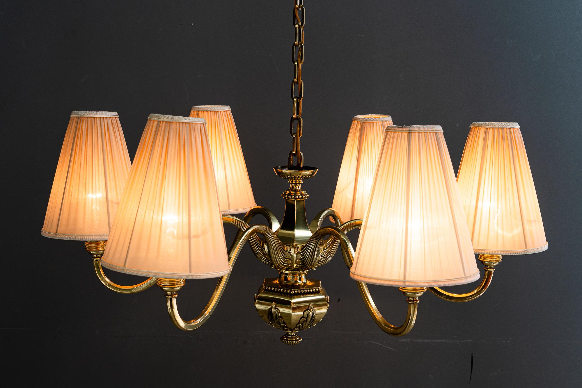 Araña Art Decó con pantallas de tela viena años 20 aproximadamente en venta 4