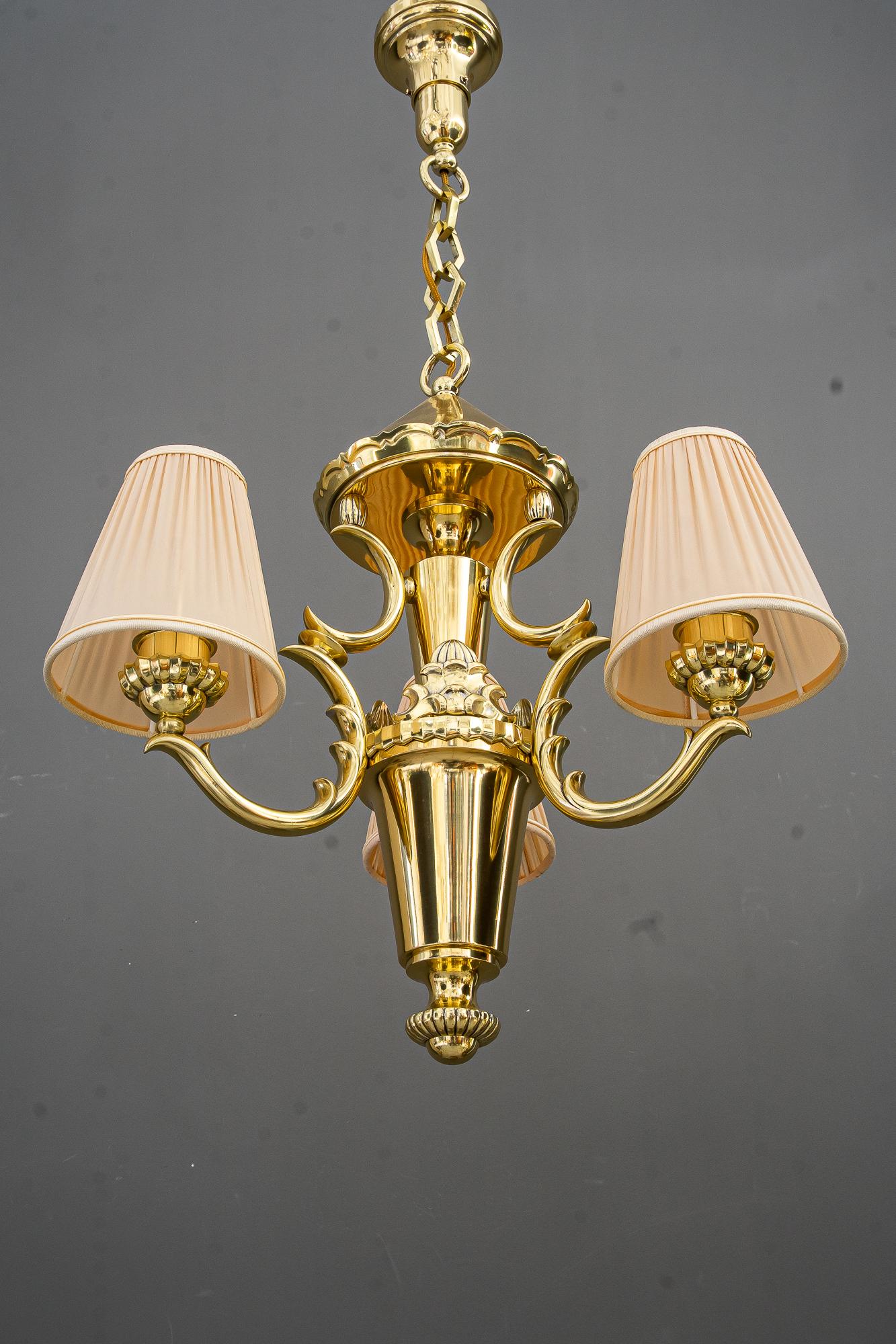 Art Deco Kronleuchter mit Stoffschirmen wien um 1920s (Lackiert) im Angebot