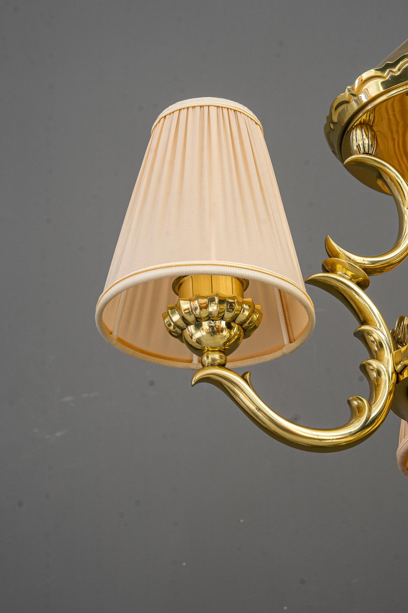 Art Deco Kronleuchter mit Stoffschirmen wien um 1920s im Zustand „Gut“ im Angebot in Wien, AT