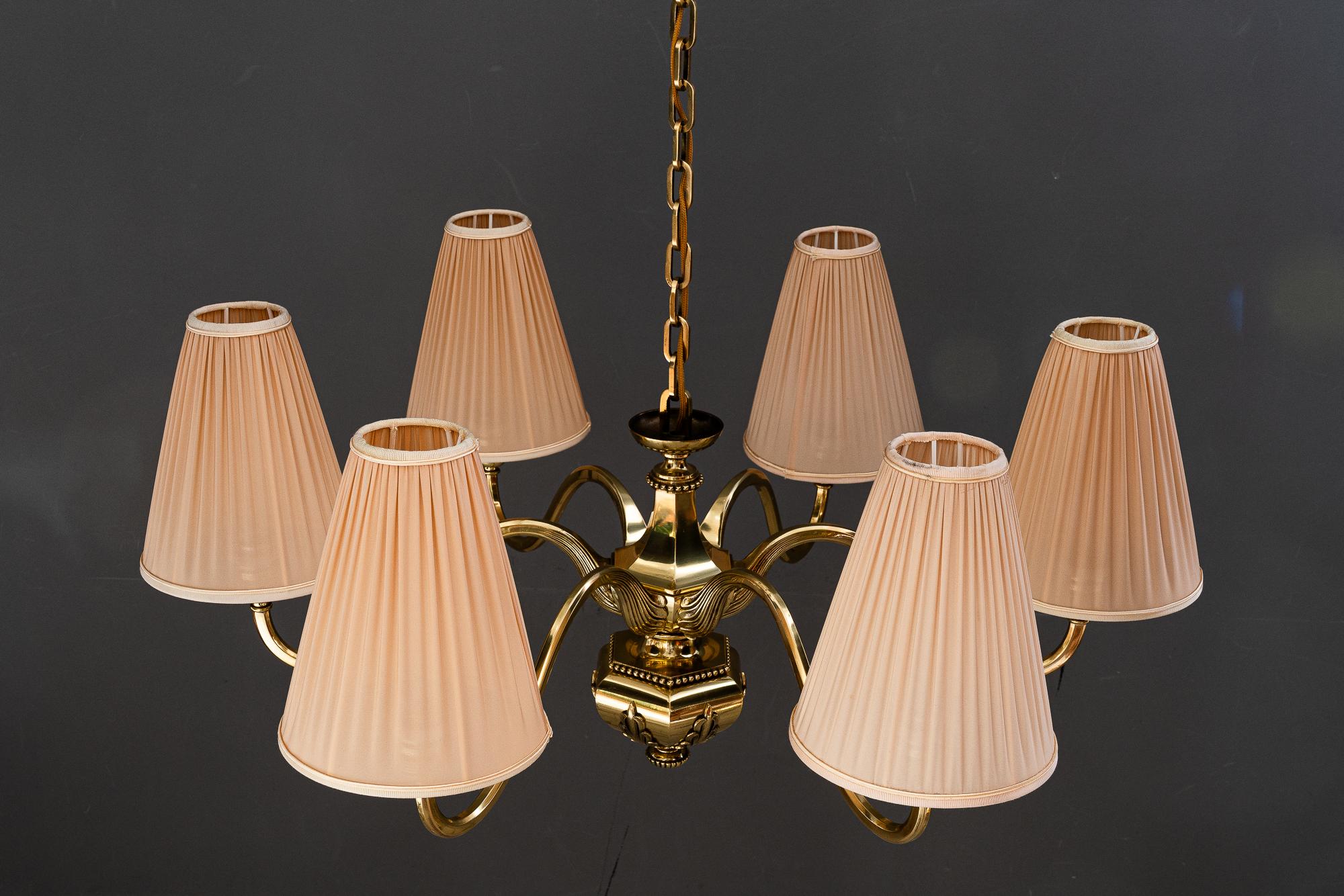 Araña Art Decó con pantallas de tela viena años 20 aproximadamente Latón en venta