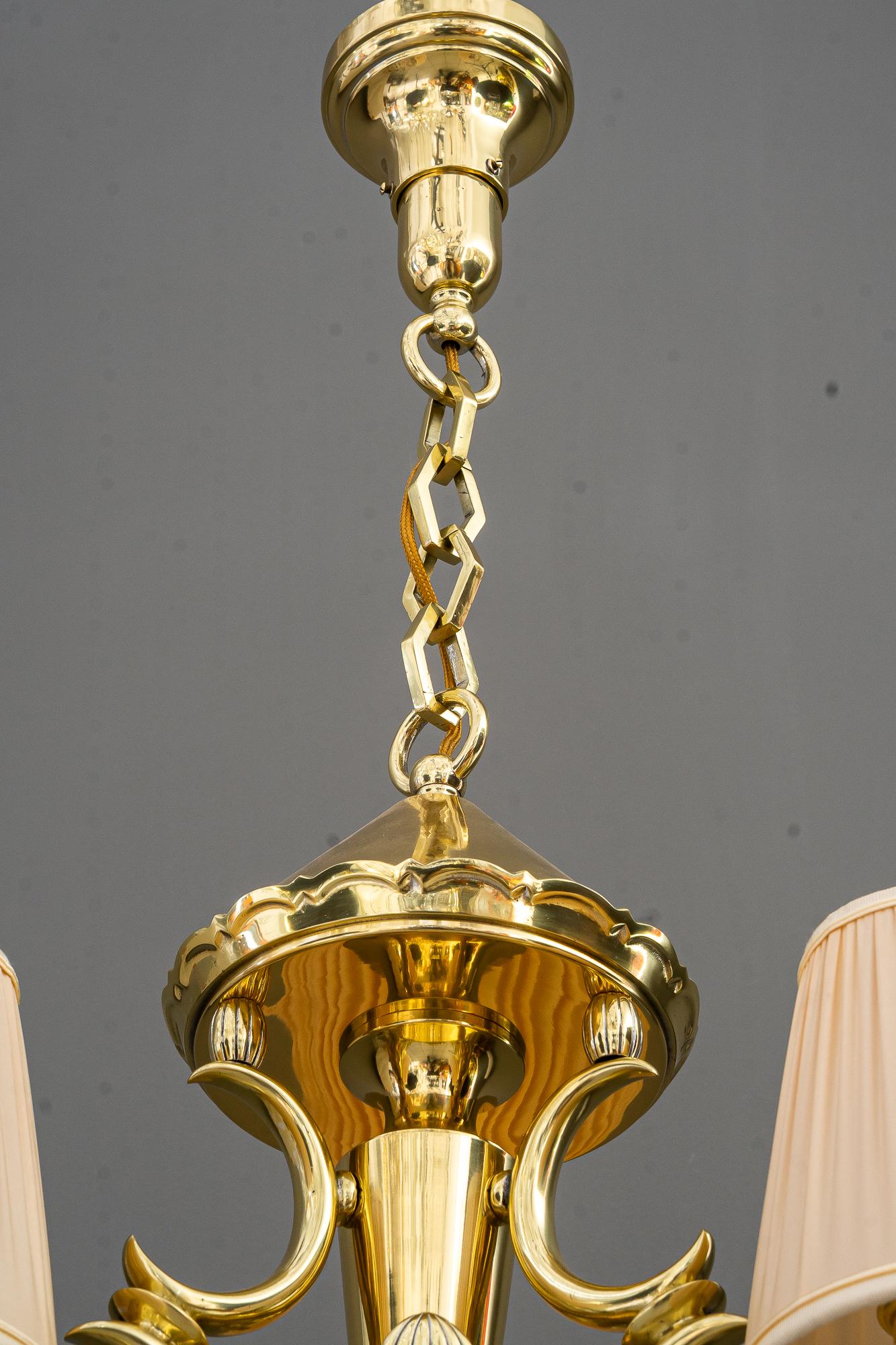 Art Deco Kronleuchter mit Stoffschirmen wien um 1920s (Messing) im Angebot