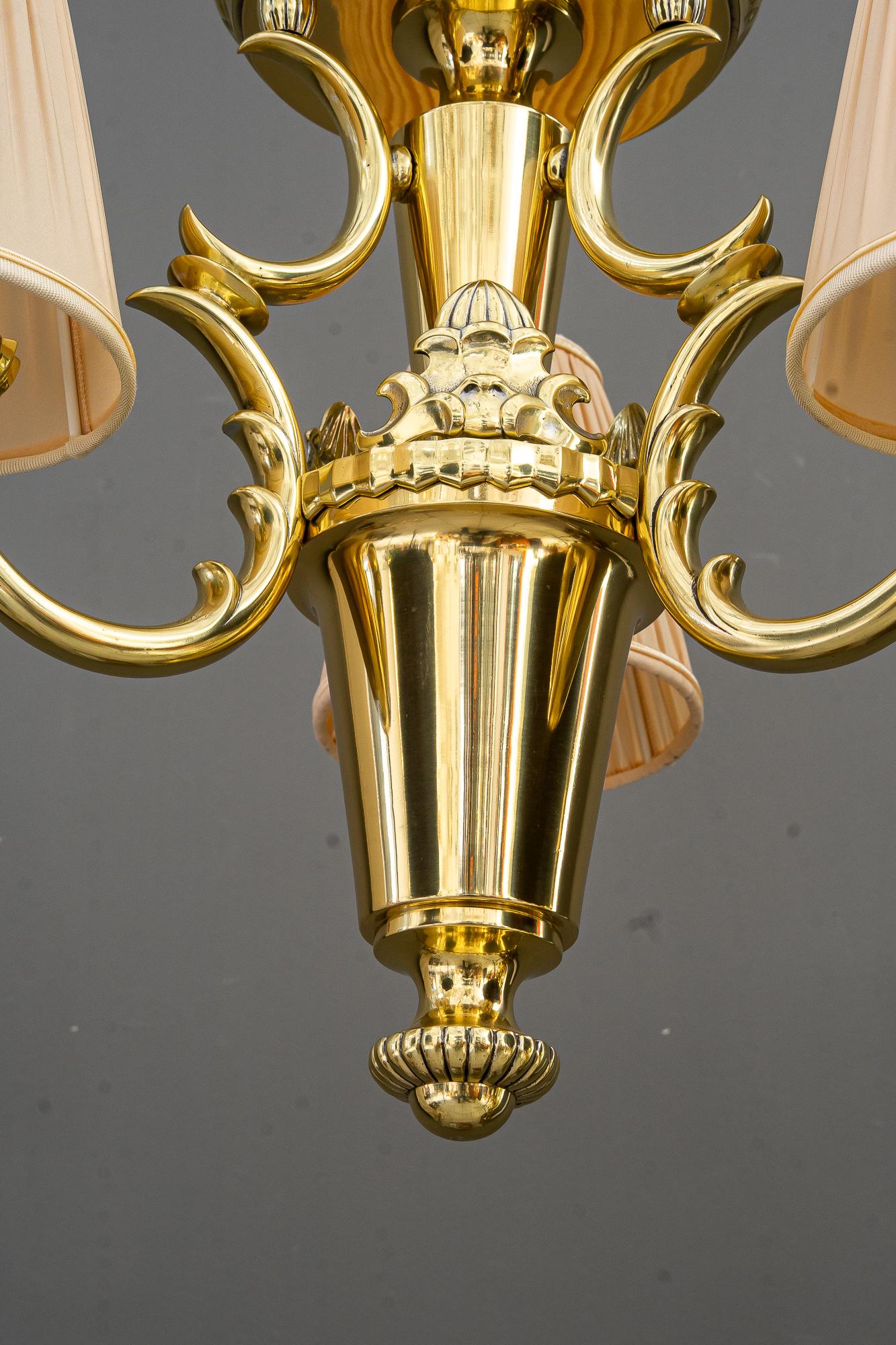 Art Deco Kronleuchter mit Stoffschirmen wien um 1920s im Angebot 1