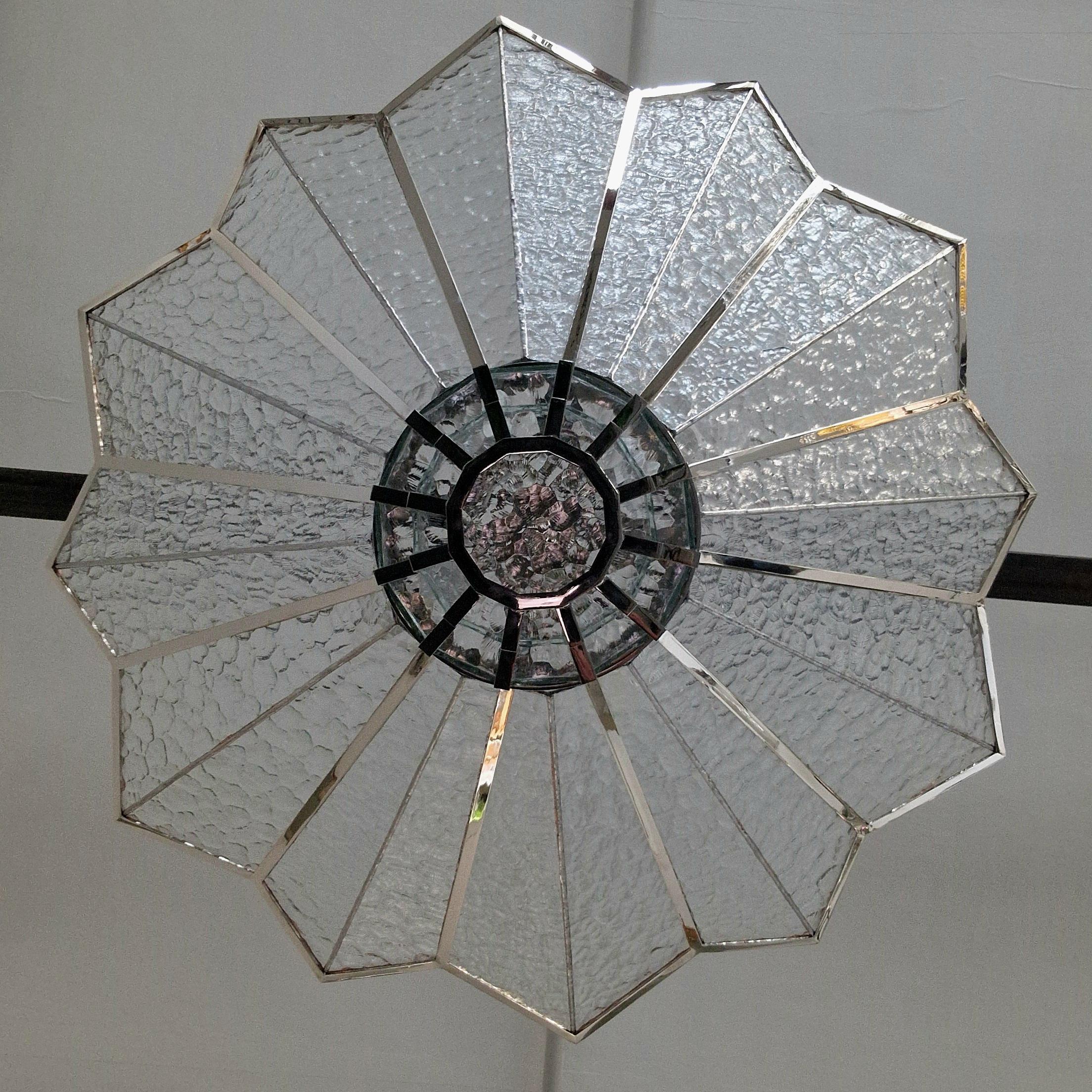 Art Deco Chandelier with Nickel Finish and Monumental Tiffany Glasses In New Condition For Sale In Rebais, FR