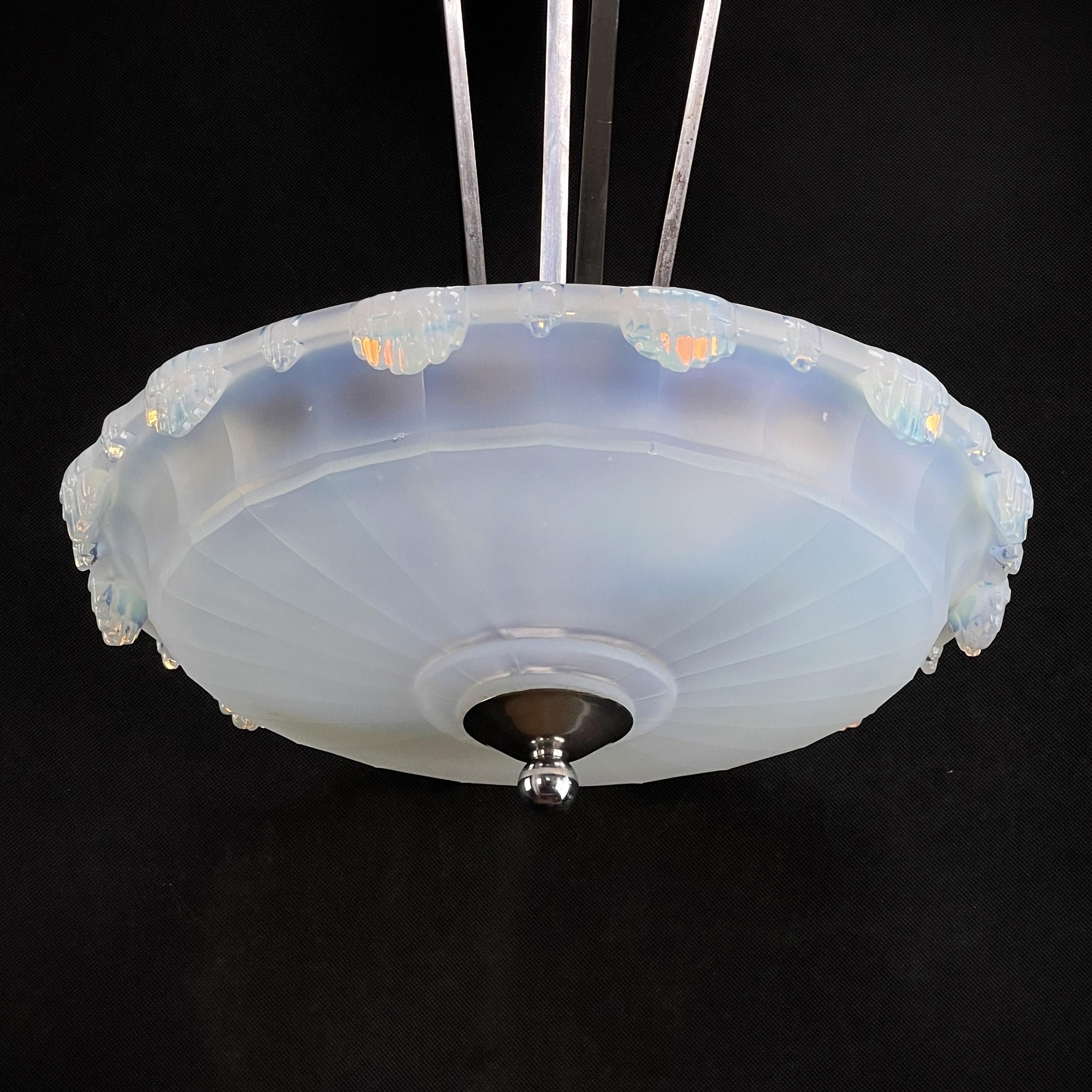 Art Deco Chandelier with opalin glass, 1930s In Good Condition For Sale In Saarburg, RP