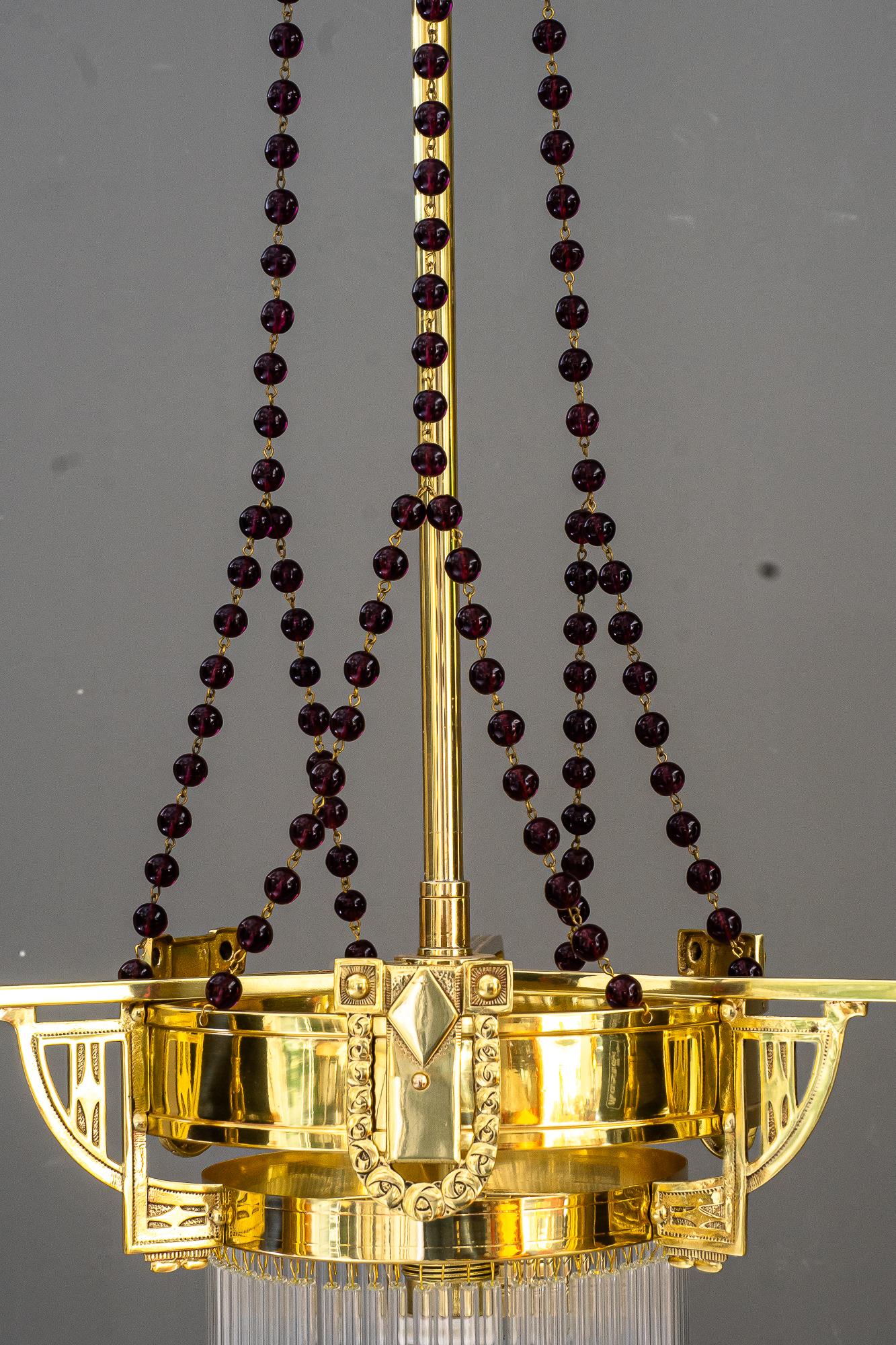 Art Deco Kronleuchter mit original hängenden Glaskugeln Wien um 1920er Jahre (Art déco) im Angebot