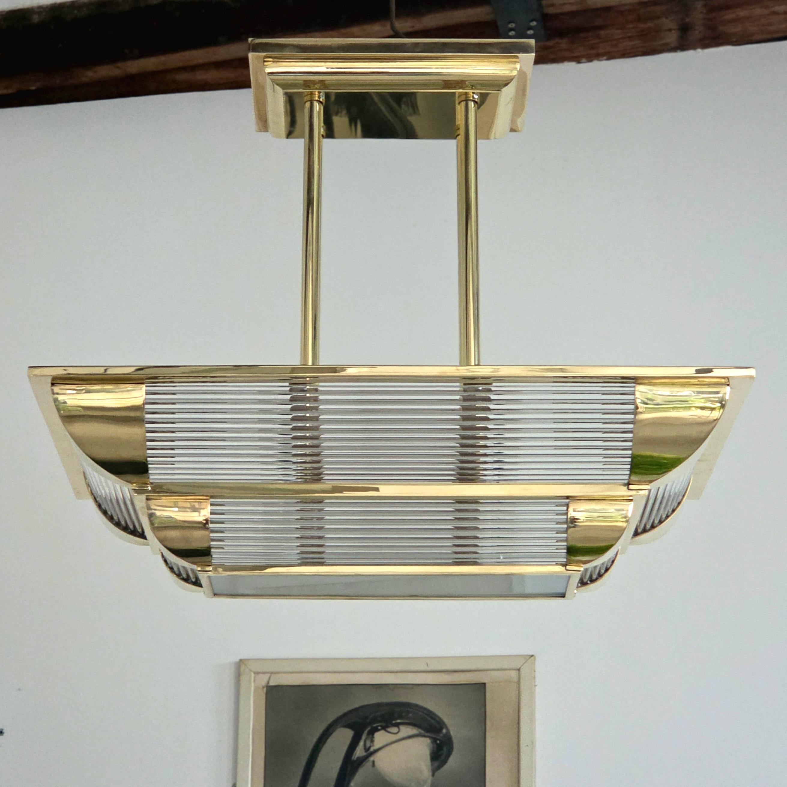 Art Deco Chandelier with polished bronze finish In New Condition For Sale In Rebais, FR