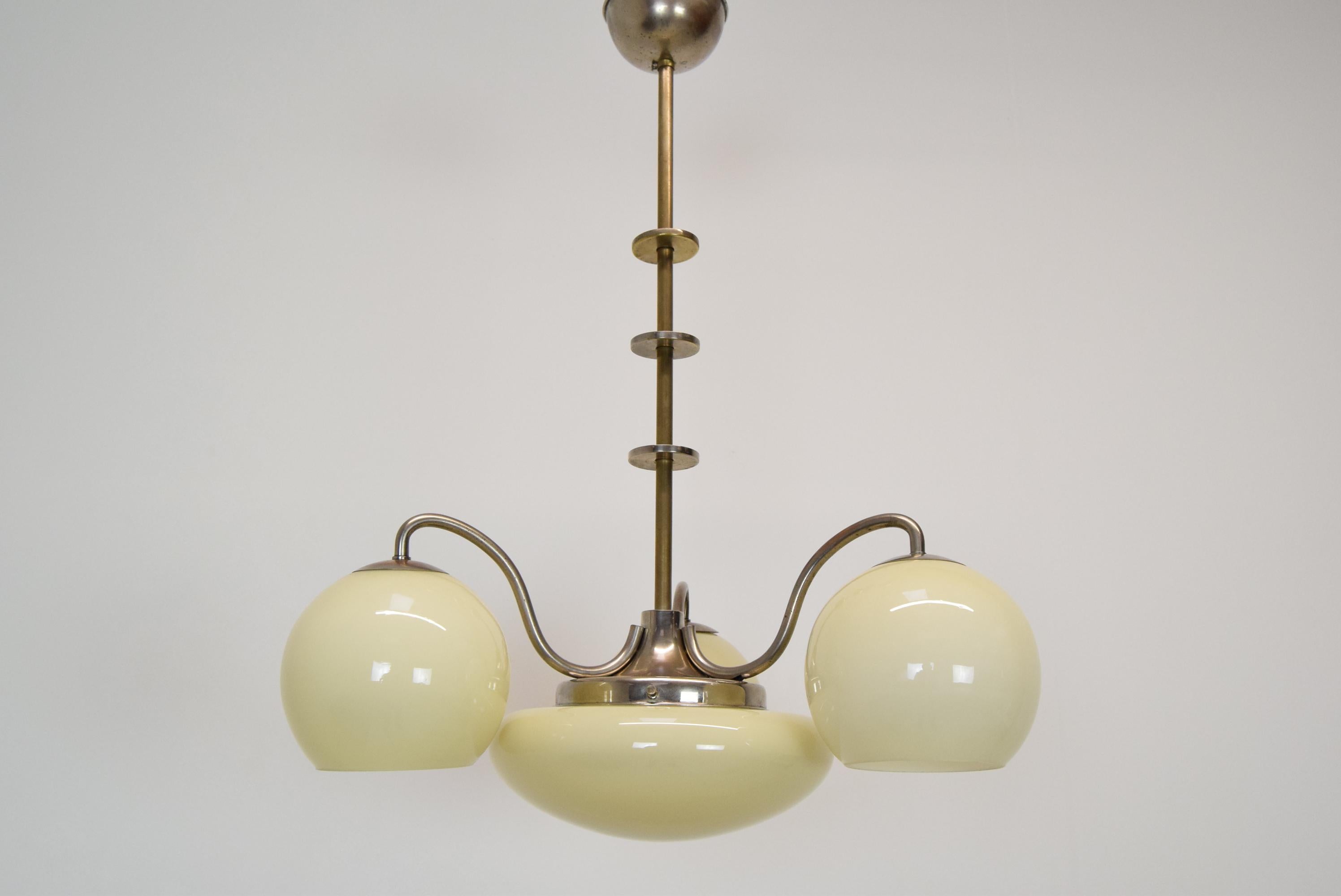 Made in Czechoslovakia.
Made of glass, metal, brass.
Upon request,we can shorten the height of the chandelier.
The chandelier was completely disassembled and cleaned.
The chandelier has new wiring.
US wiring compatible.
4xE27 or E26 bulb
With
